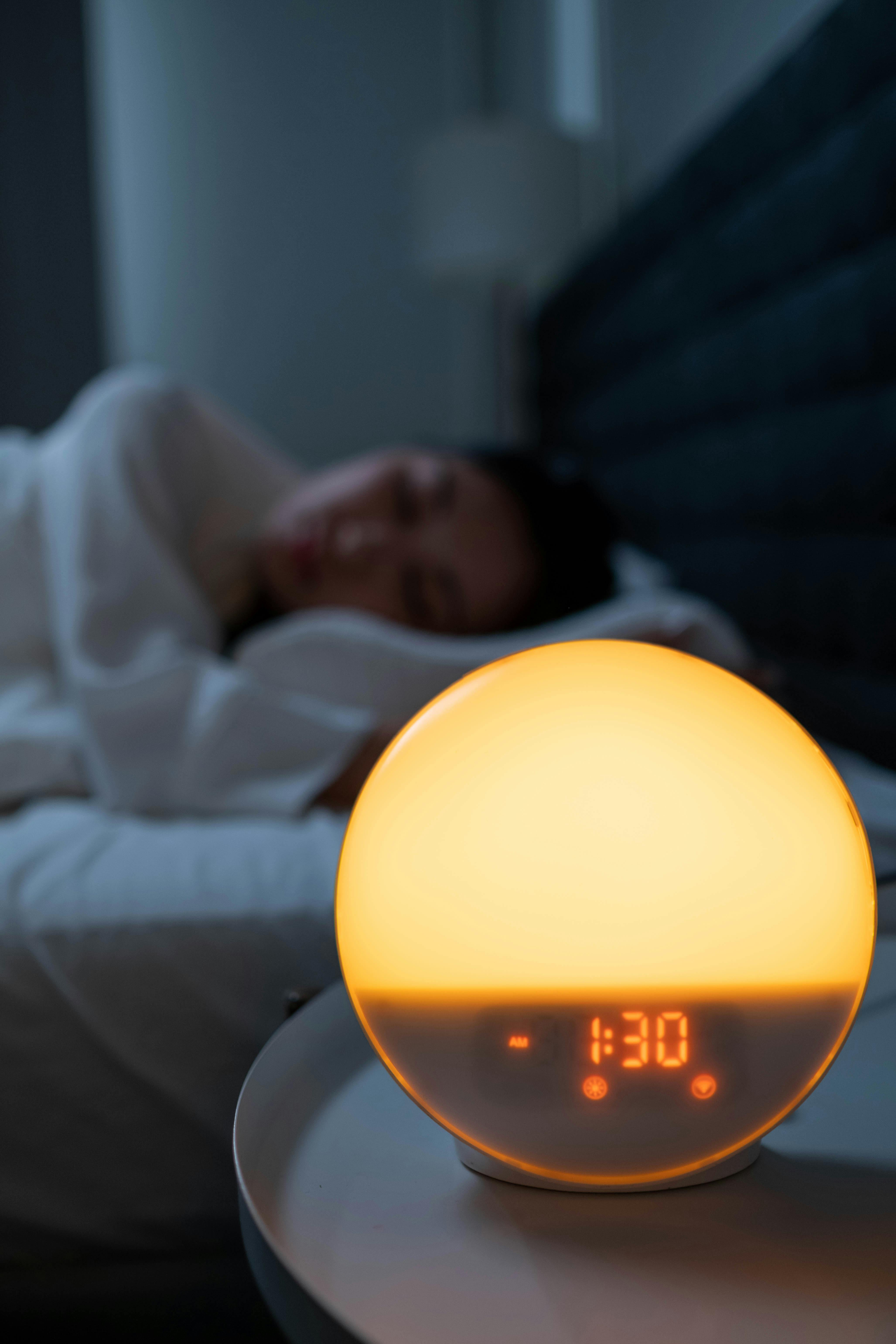 Eine Nachttischuhr | Quelle: Pexels