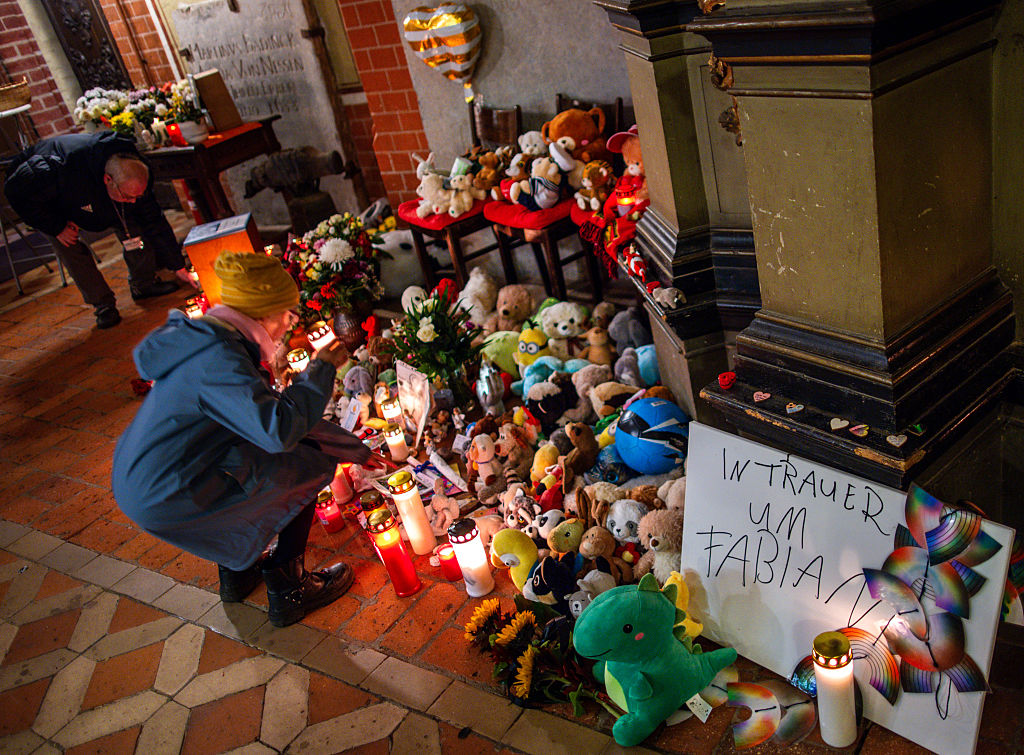 Gottesdienst für den verstorbenen kleinen Fabian aus Güstrow | Quelle: Getty Images