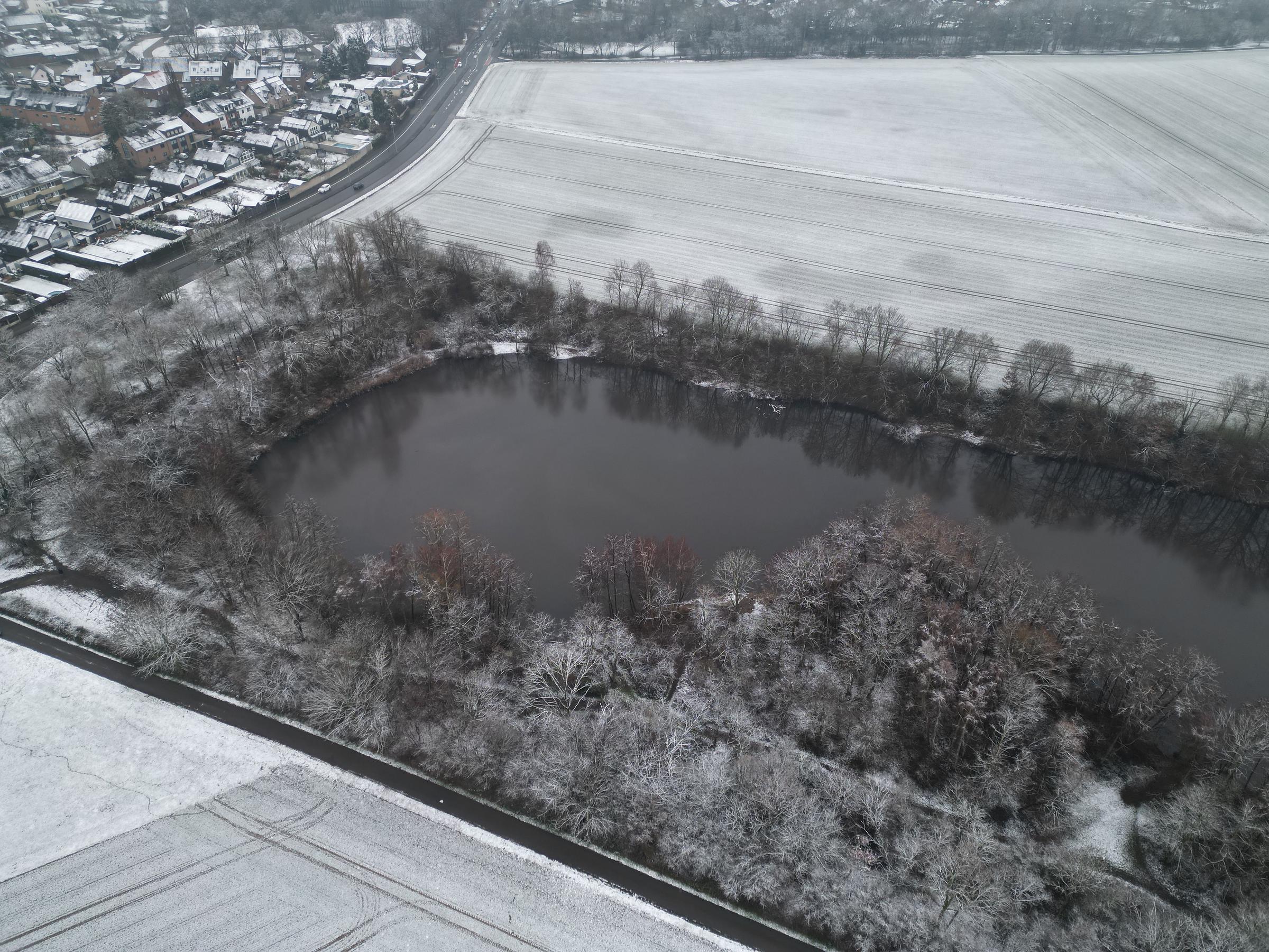 Der Waldsee in Dormagen, an dem der Leichnam gefunden wurde. | Quelle: Getty Images