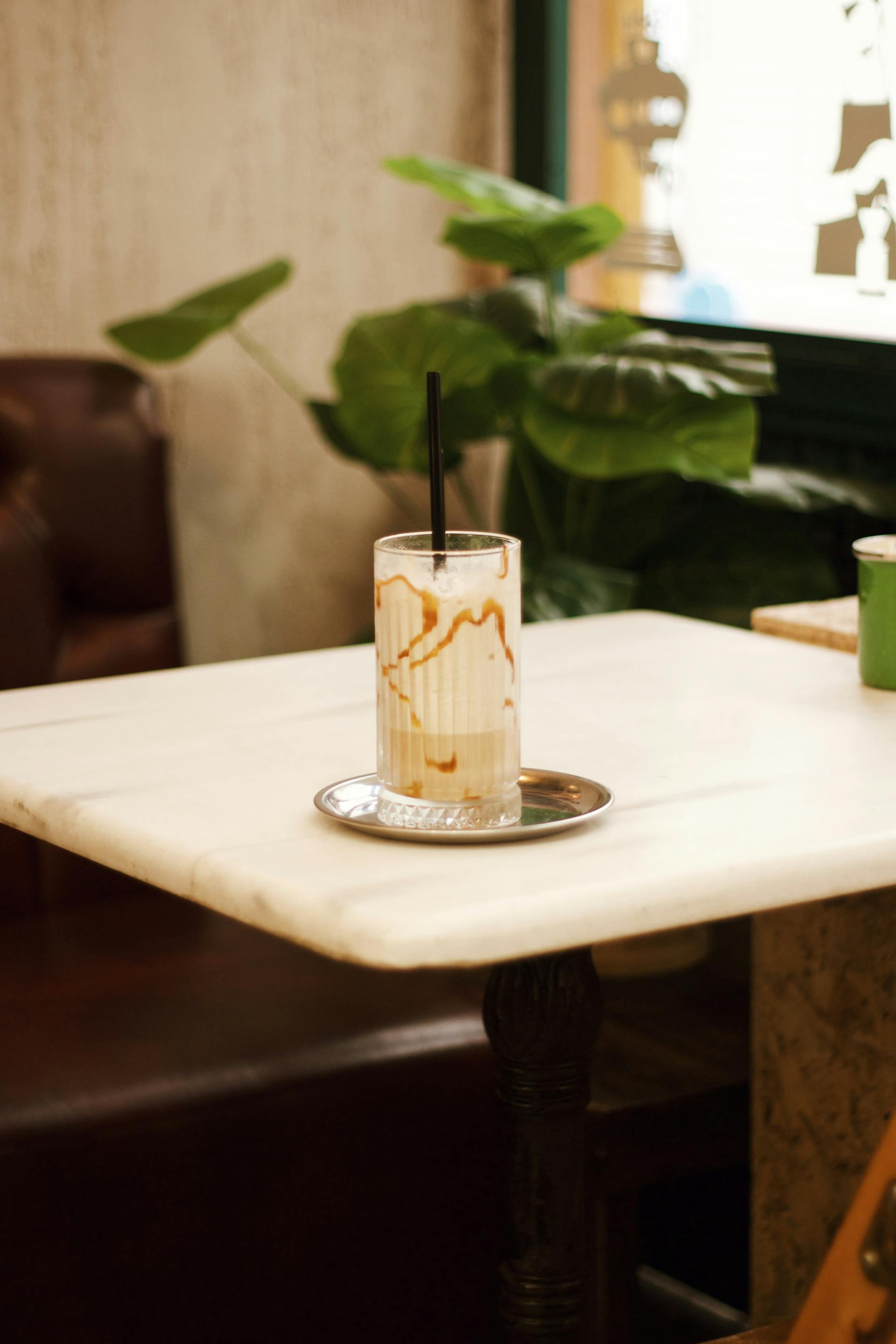 Ein Karamell-Latte | Quelle: Pexels
