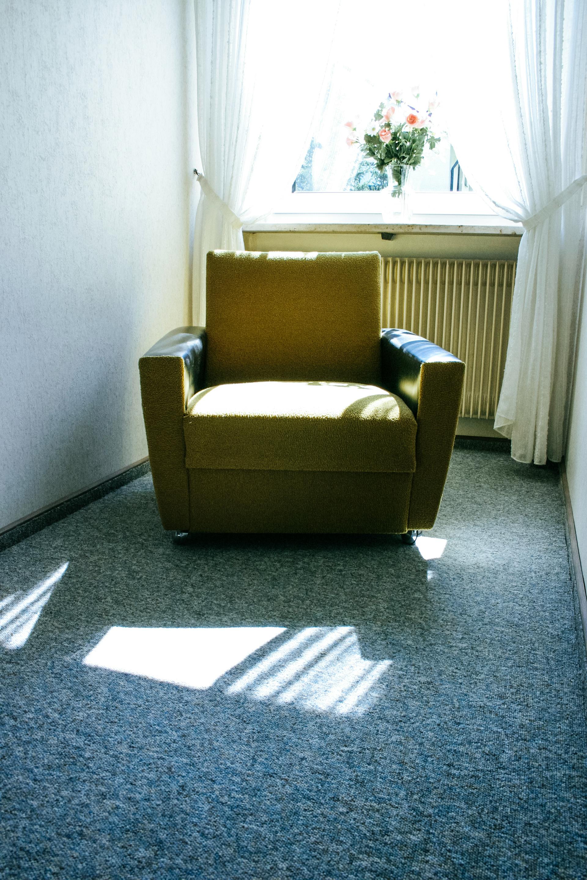 Ein Zimmer mit Teppichboden | Quelle: Pexels