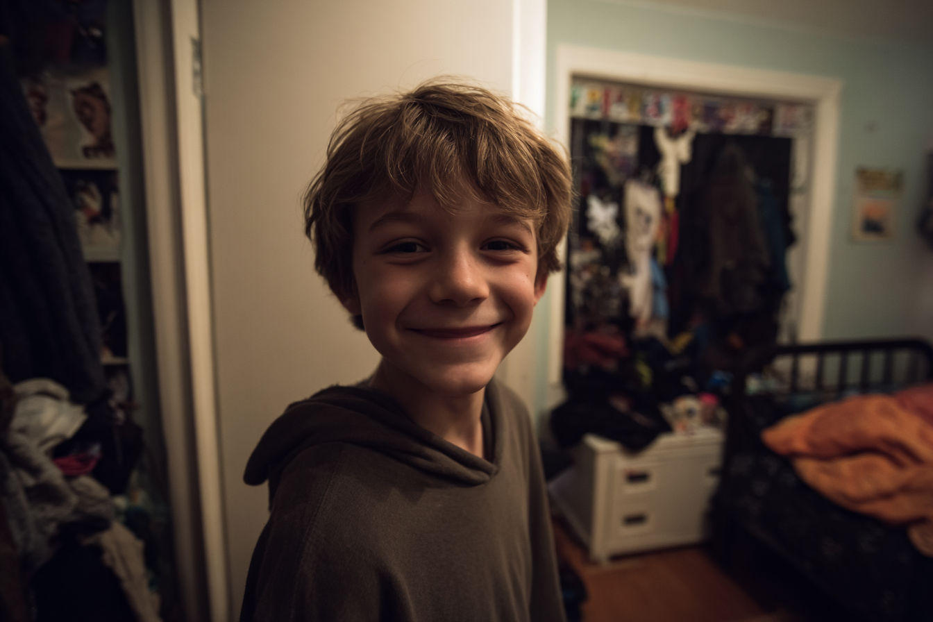 Ein Junge lächelt | Quelle: Midjourney