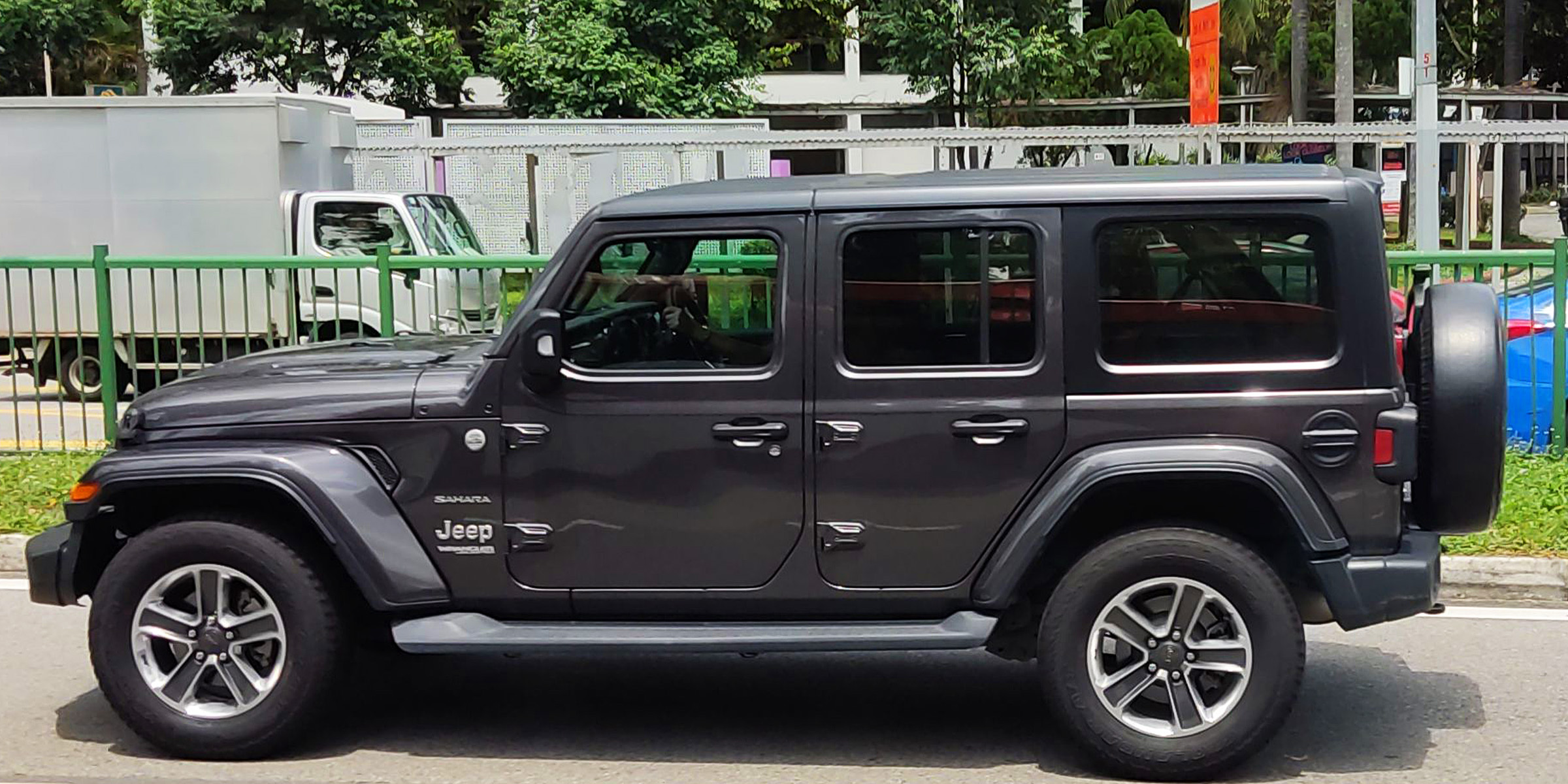 Ein schwarzer Jeep | Quelle: Flickr