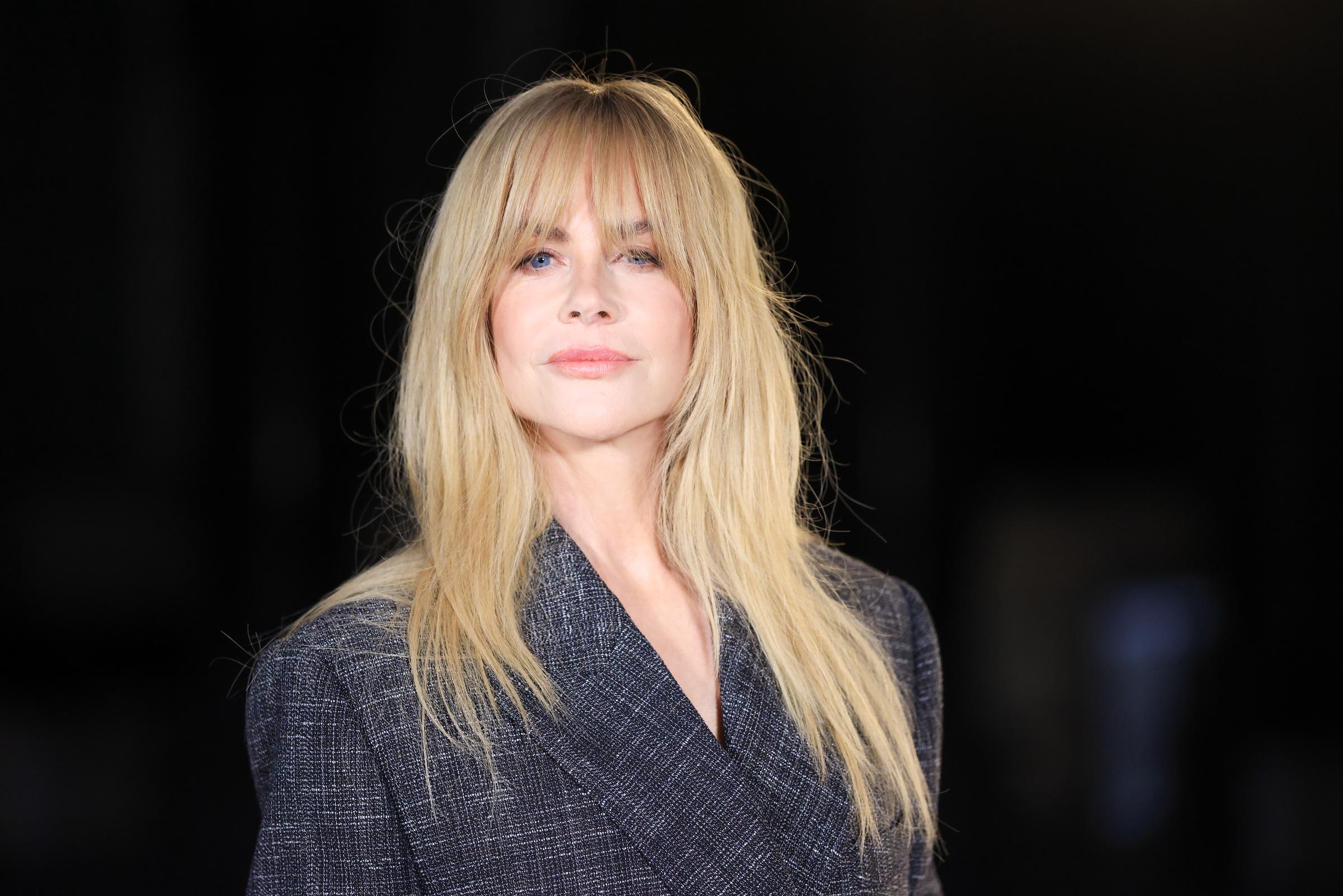 Goldie Hawn war schon immer eine leidenschaftliche Hobbyköchin, deren Familienlieblinge von herzhaftem Rindfleischeintopf bis hin zu traditionellem Shepherd’s Pie reichen. Ihr Sohn Wyatt Russell hat einige dieser kulinarischen Traditionen aus seiner Kindheit in seinen eigenen Haushalt übernommen. | Quelle: Getty Images.