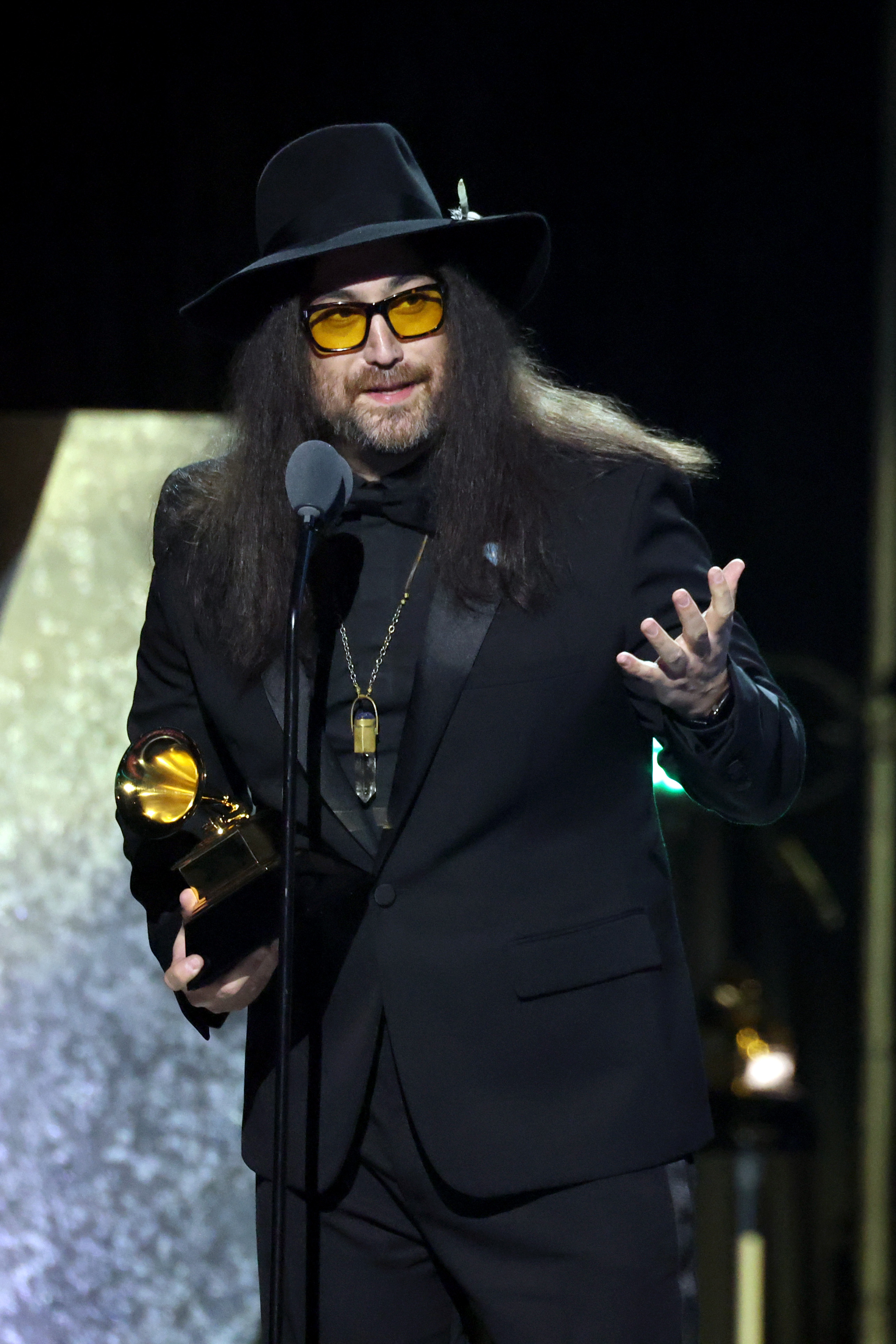 Sean Ono Lennon spricht auf der Bühne, nachdem er den Grammy für ''Mind Games'' bei den 67th Grammy Awards im Peacock Theater in Los Angeles bekam, 2. Februar 2025 | Quelle: Getty Images