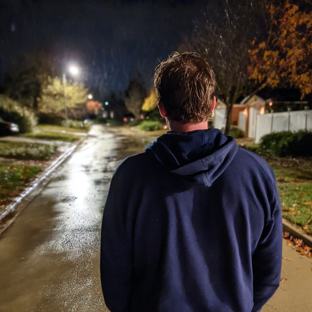 Ein Mann geht im Regen spazieren | Quelle: Midjourney