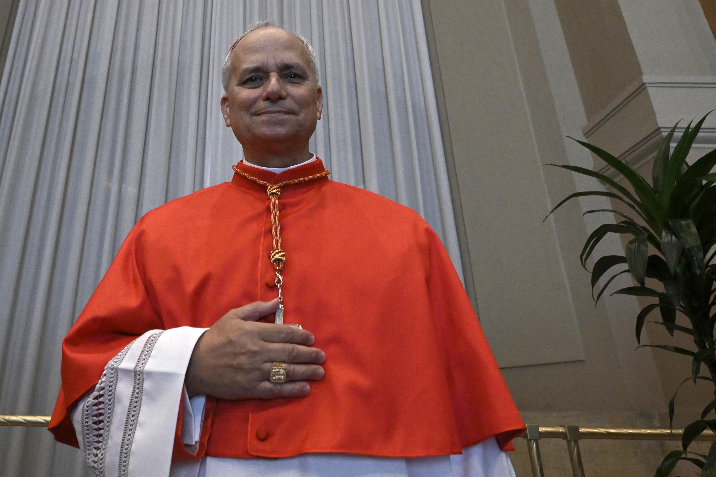 Papst Leo nimmt an einem Höflichkeitsbesuch von Verwandten nach einem Konsistorium zur Ernennung von 21 neuen Kardinälen in der Vatikanstadt teil. | Quelle: Getty Images