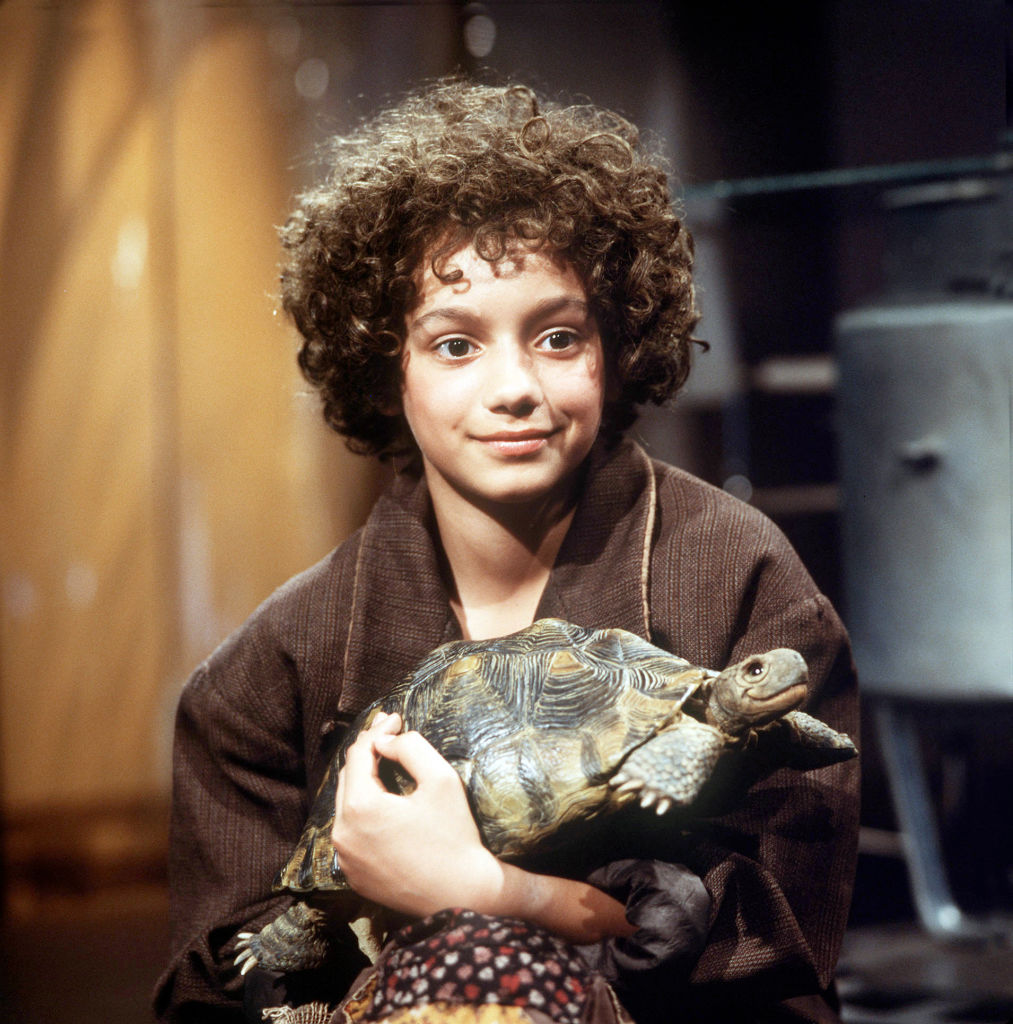 Die kleine Momo (RADOST BOKEL mit der Schildkröte Kassiopeia) | Quelle: Getty Images