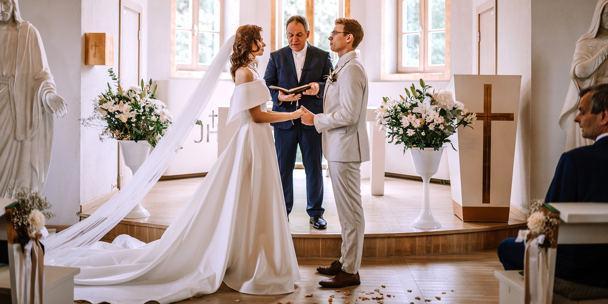 Ein Paar an seinem Hochzeitstag | Quelle: Shutterstock