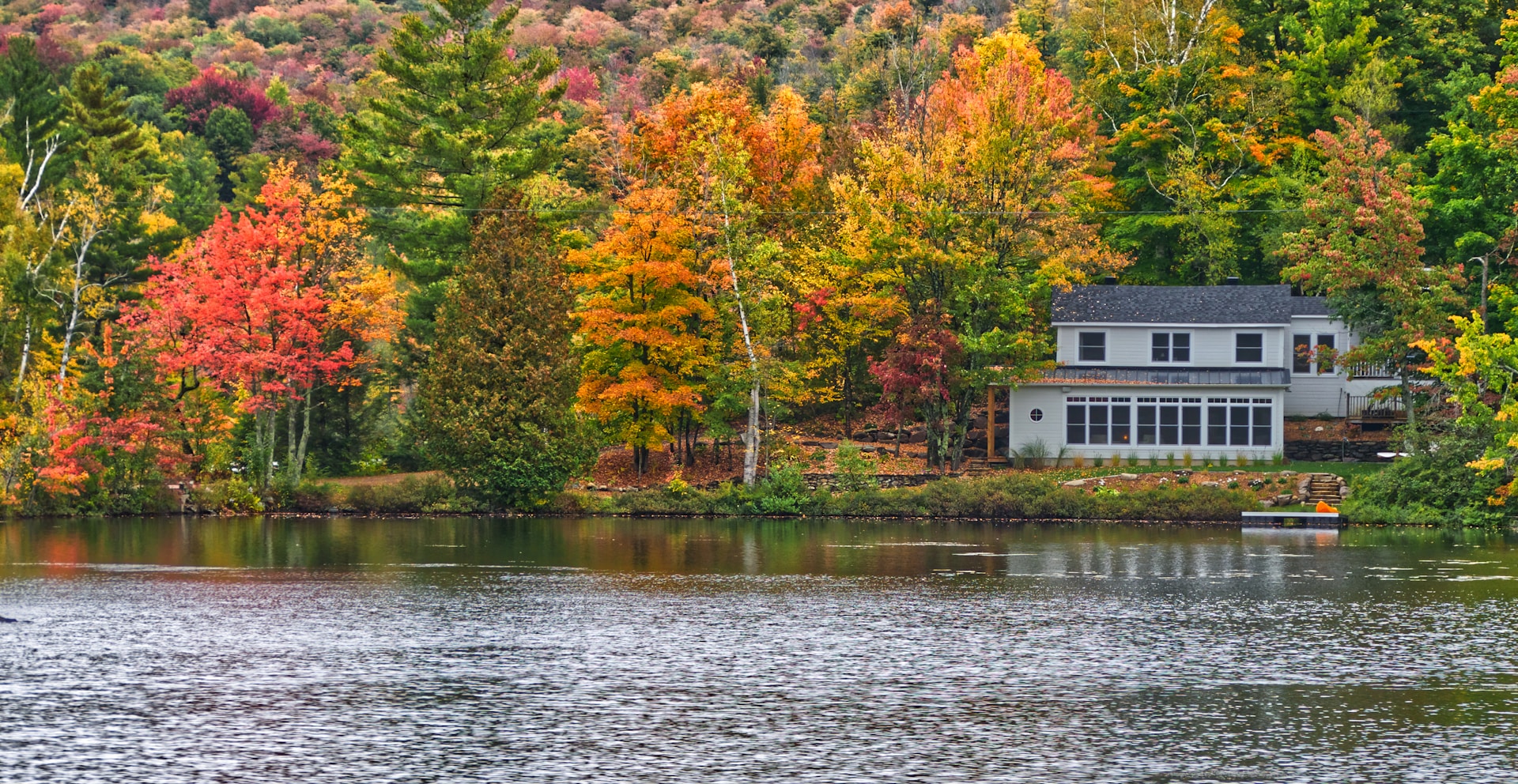 Ein Haus am See | Quelle: Unsplash