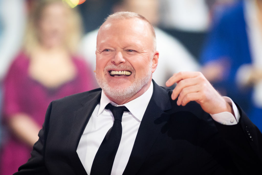 Stefan Raab steht während der dritten Show der 18. Staffel der RTL-Wettbewerbsshow „Let's Dance“ in den MMC Studios am 14. März 2025 in Köln auf der Bühne | Quelle: Getty Images