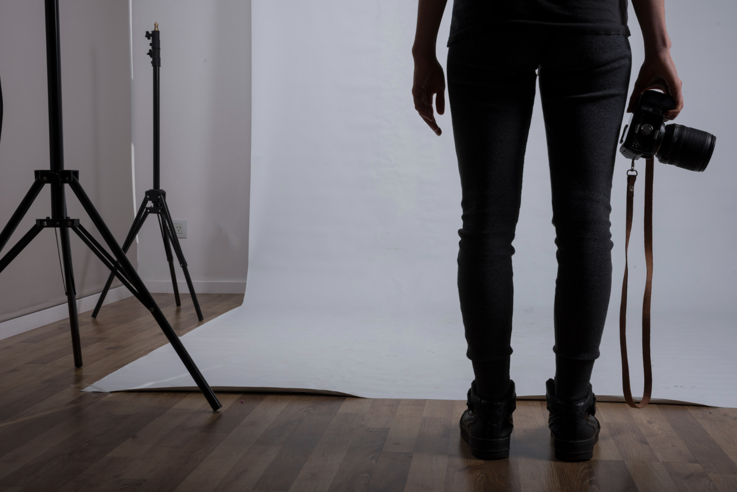 Eine Fotografin in ihrem Studio | Quelle: Freepik