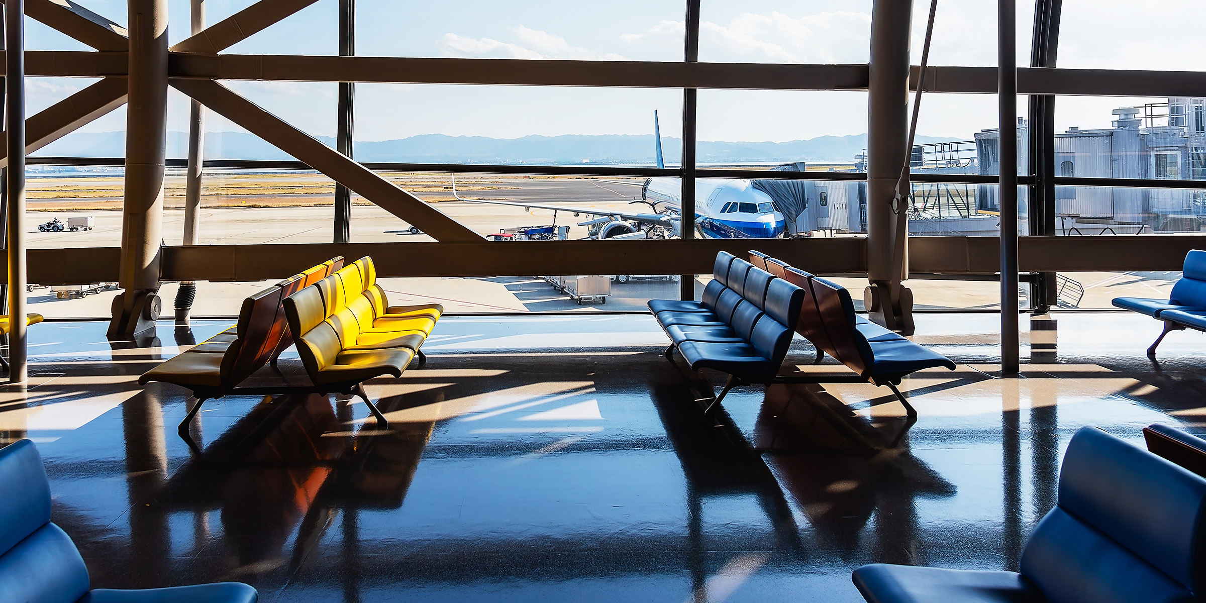 Ein Flughafen-Wartebereich | Quelle: Shutterstock