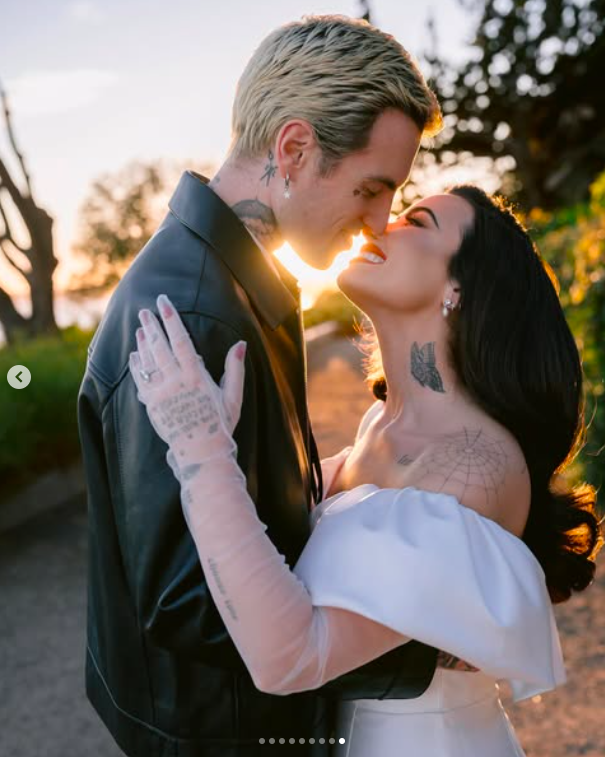 Jordan „Jutes“ Lutes und Demi Lovato teilen einen zärtlichen Moment. | Quelle: Instagram/josevilla