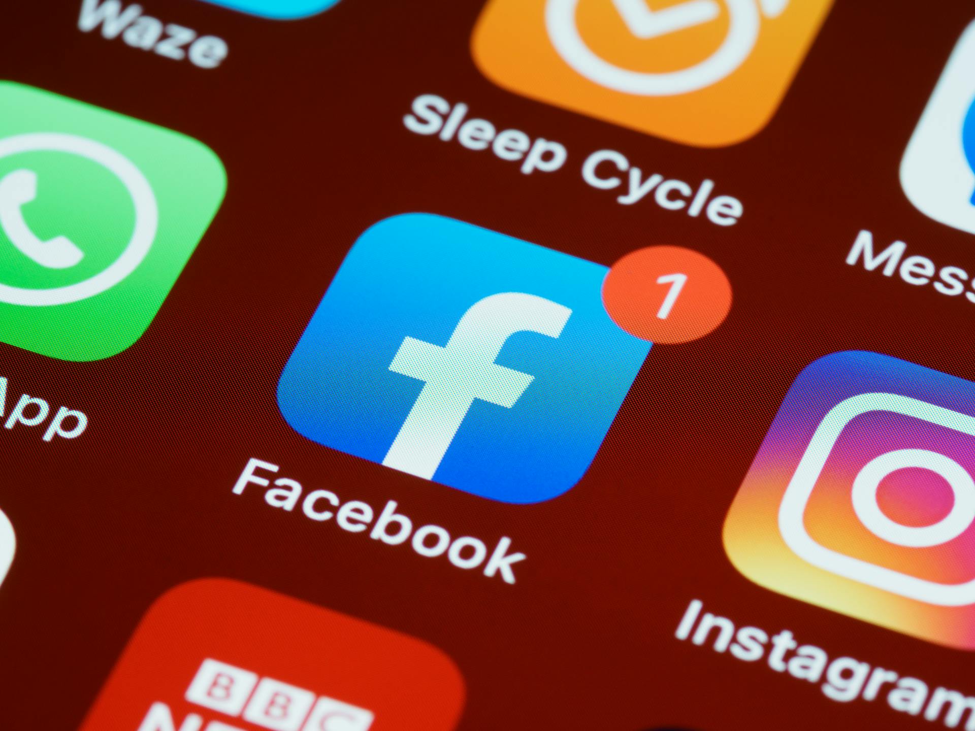 Social-Media-Symbole auf einem Telefondisplay | Quelle: Pexels