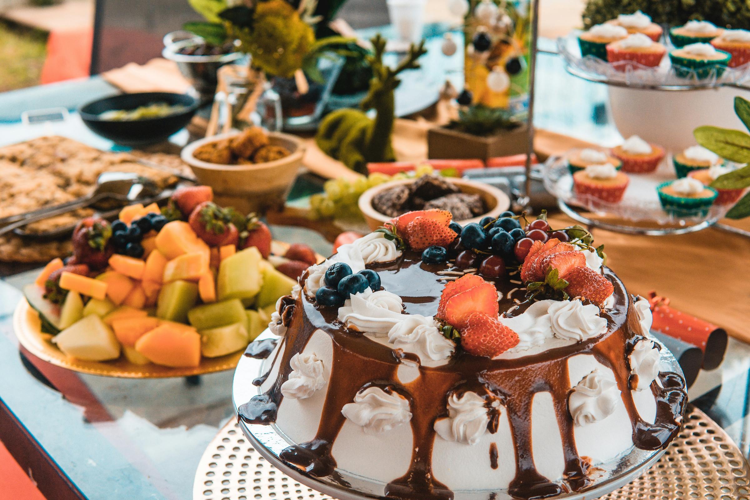 Eine Nahaufnahme eines Desserttisches | Quelle: Unsplash
