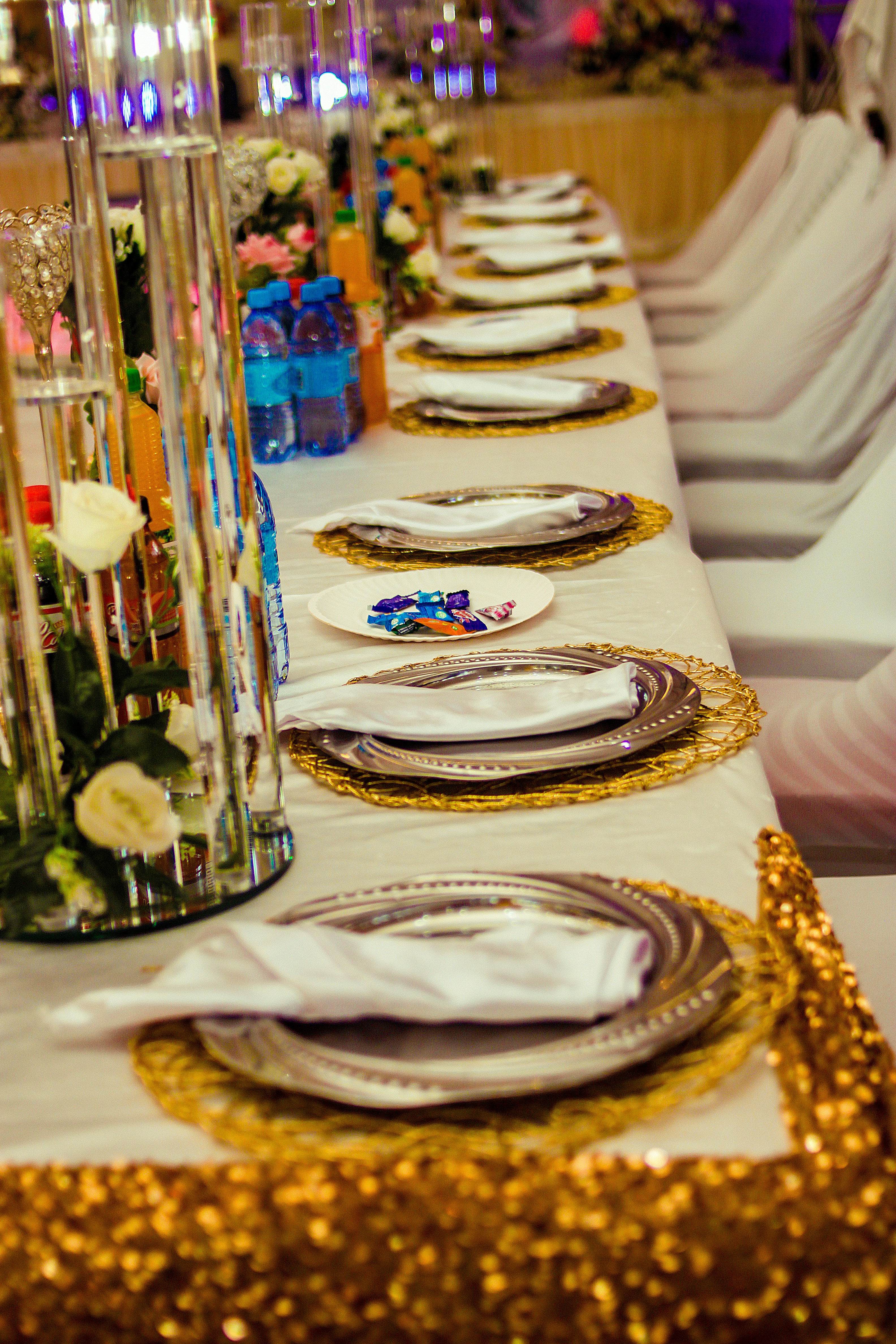 Ein schick gedeckter Tisch | Quelle: Unsplash