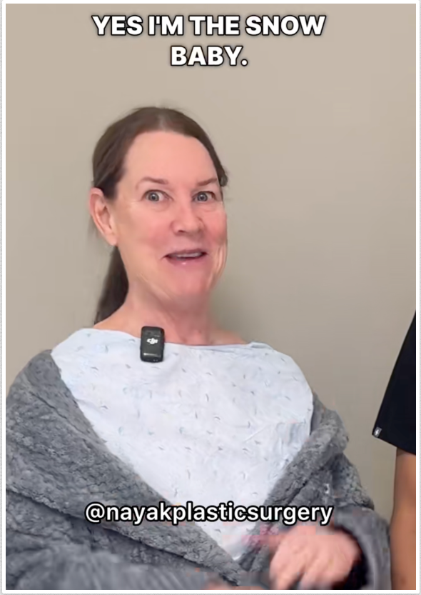 Tina Heaton scherzt über ihren Spitznamen „Snow Baby“, bevor sie sich einer Operation unterzieht, die während eines starken Schneesturms geplant war. | Quelle: TikTok/nayakplasticsurgery
