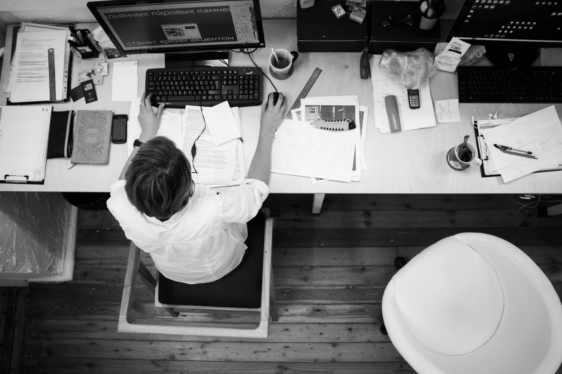 Ein Mann in einem Büro | Quelle: Pexels