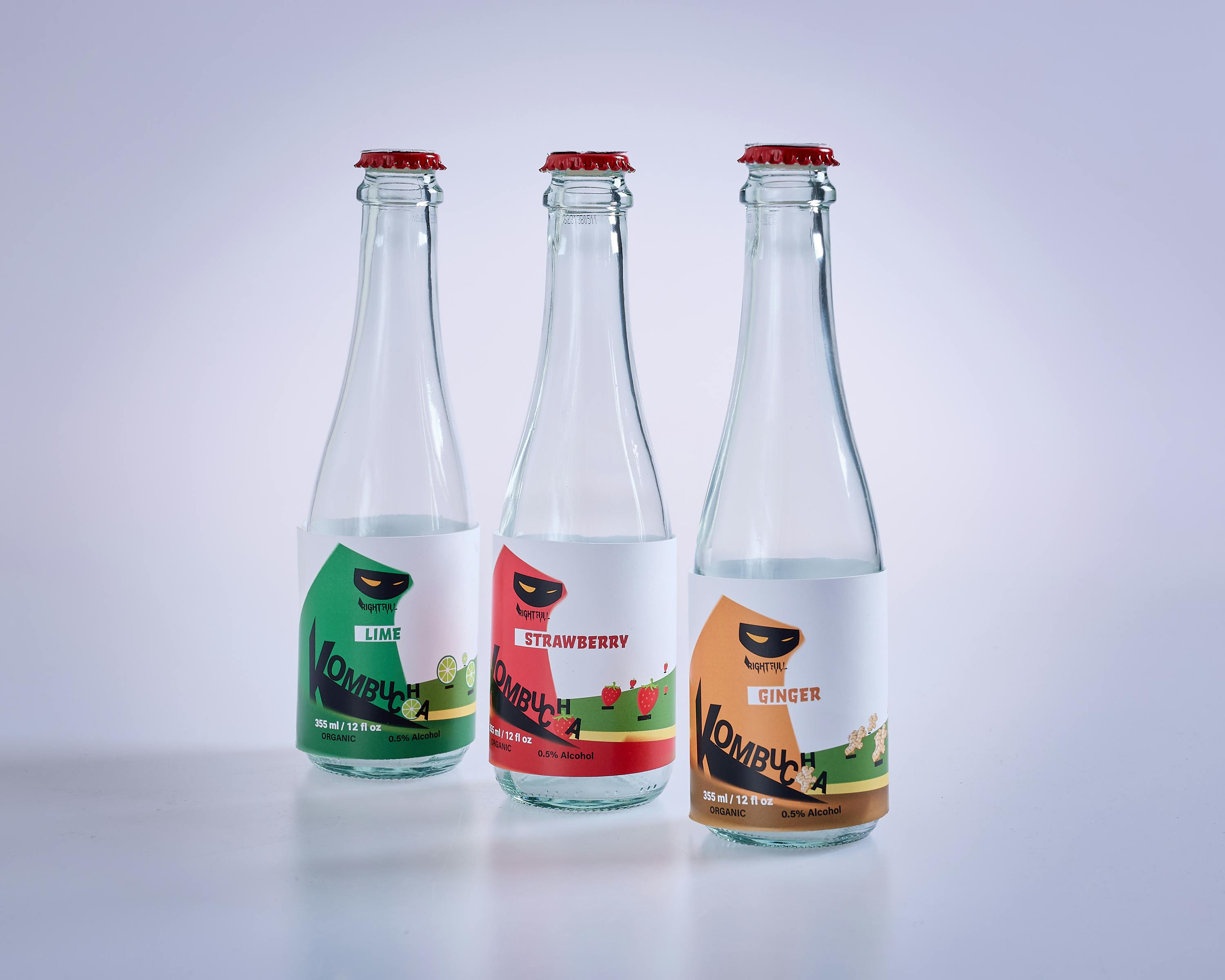 Kombucha-Flaschen auf einem Tresen | Quelle: Pexels