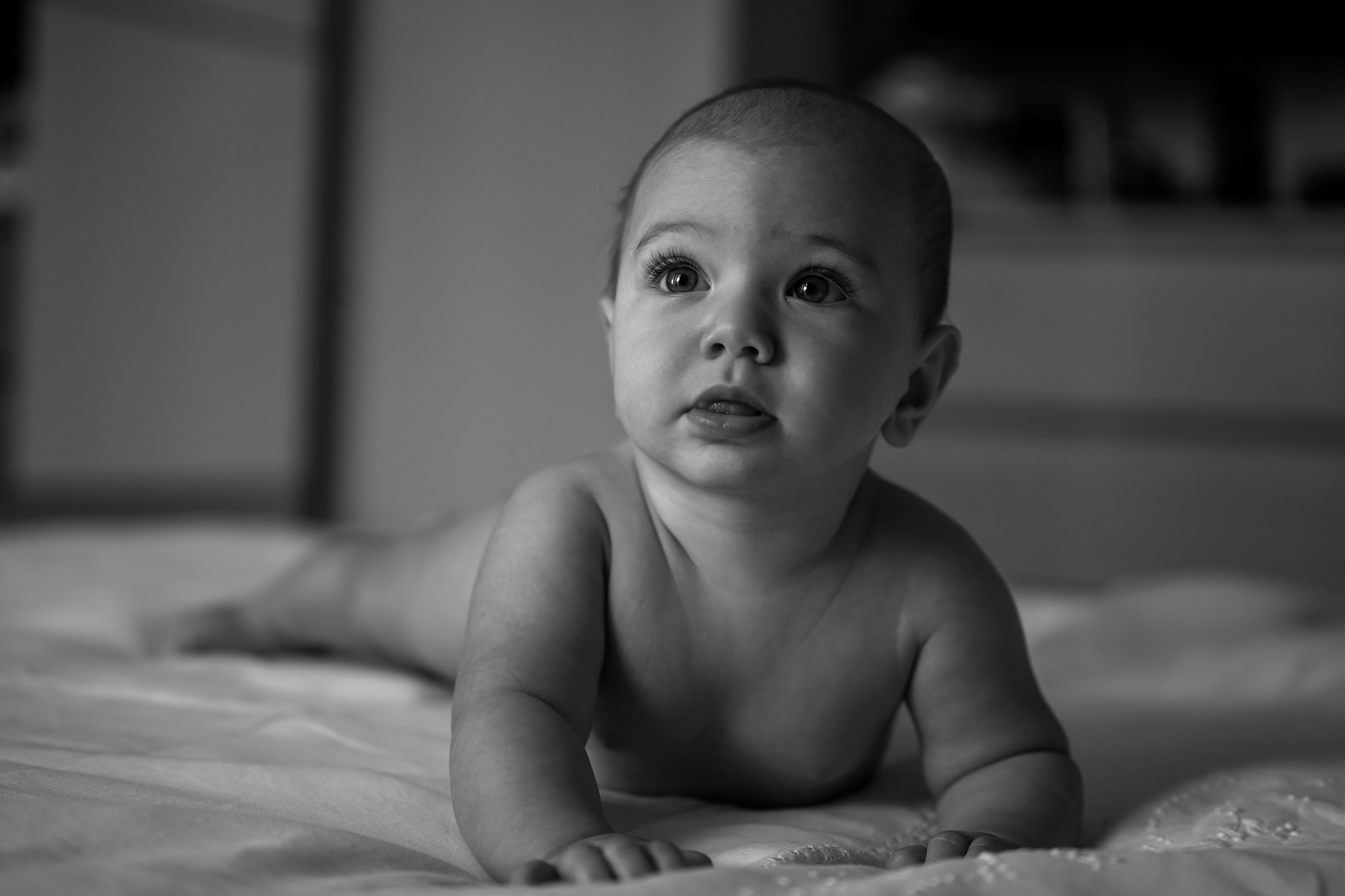 Baby auf einem Bett | Quelle: Pexels