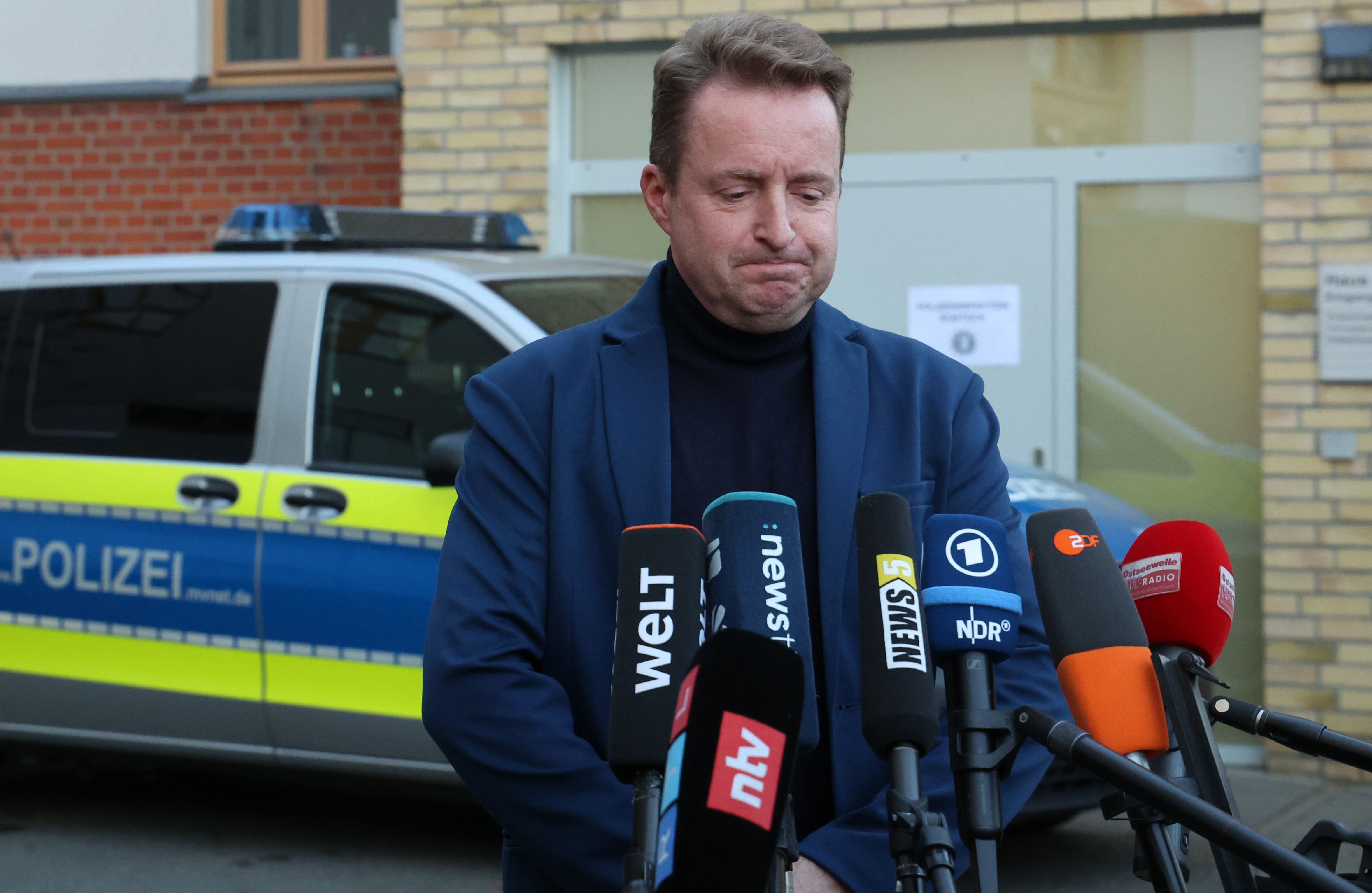 Der Rostocker Oberstaatsanwalt Harald Nowack gibt am 6. November bei einer Pressemitteilung die Verhaftung einer Tatverdächtigen im Fall Fabian bekannt. | Quelle: Getty Images