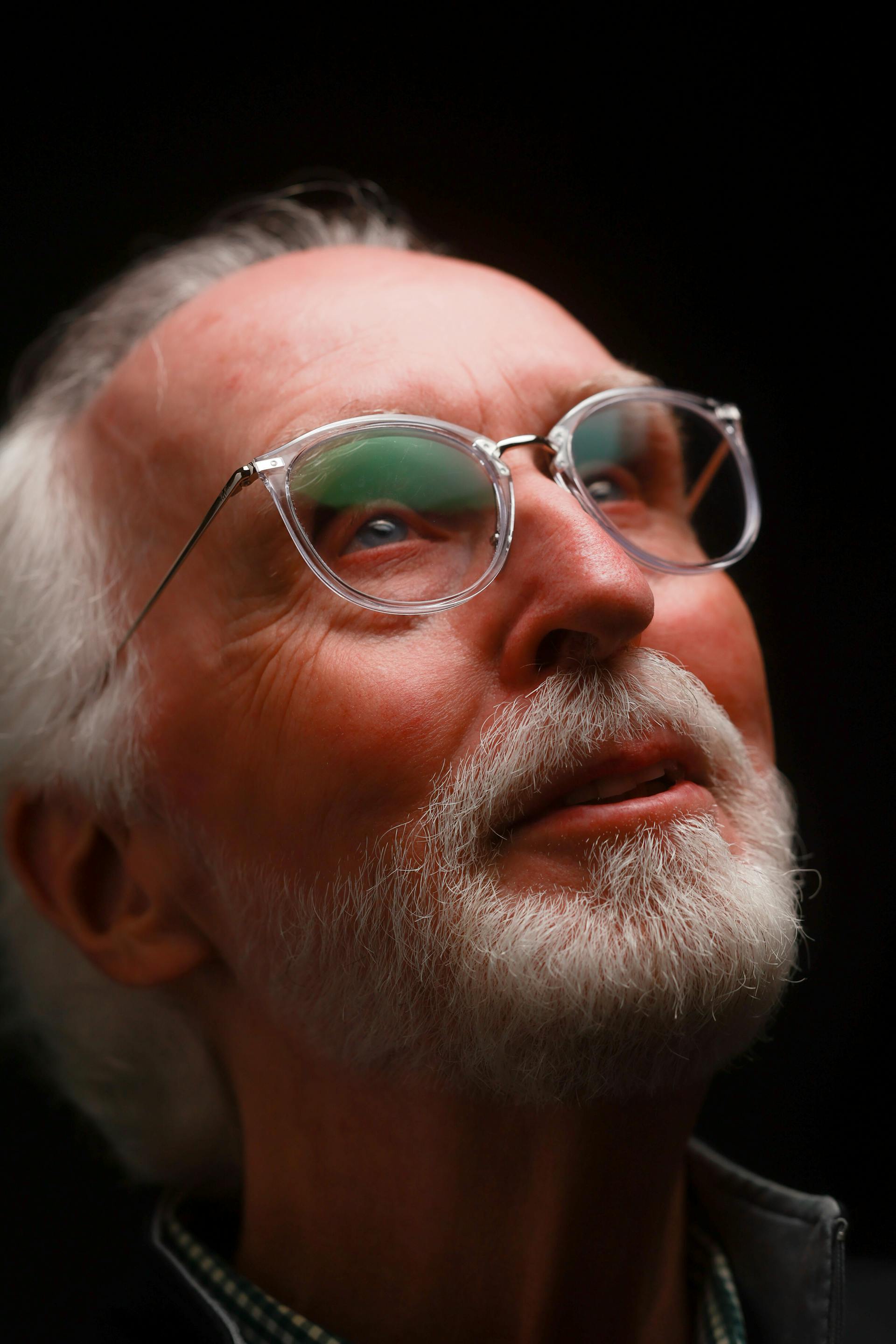 Ein älterer Mann mit Brille | Quelle: Pexels