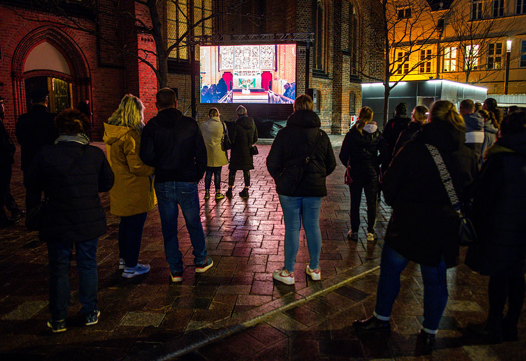 Gottesdienst für den verstorbenen kleinen Fabian aus Güstrow | Quelle: Getty Images