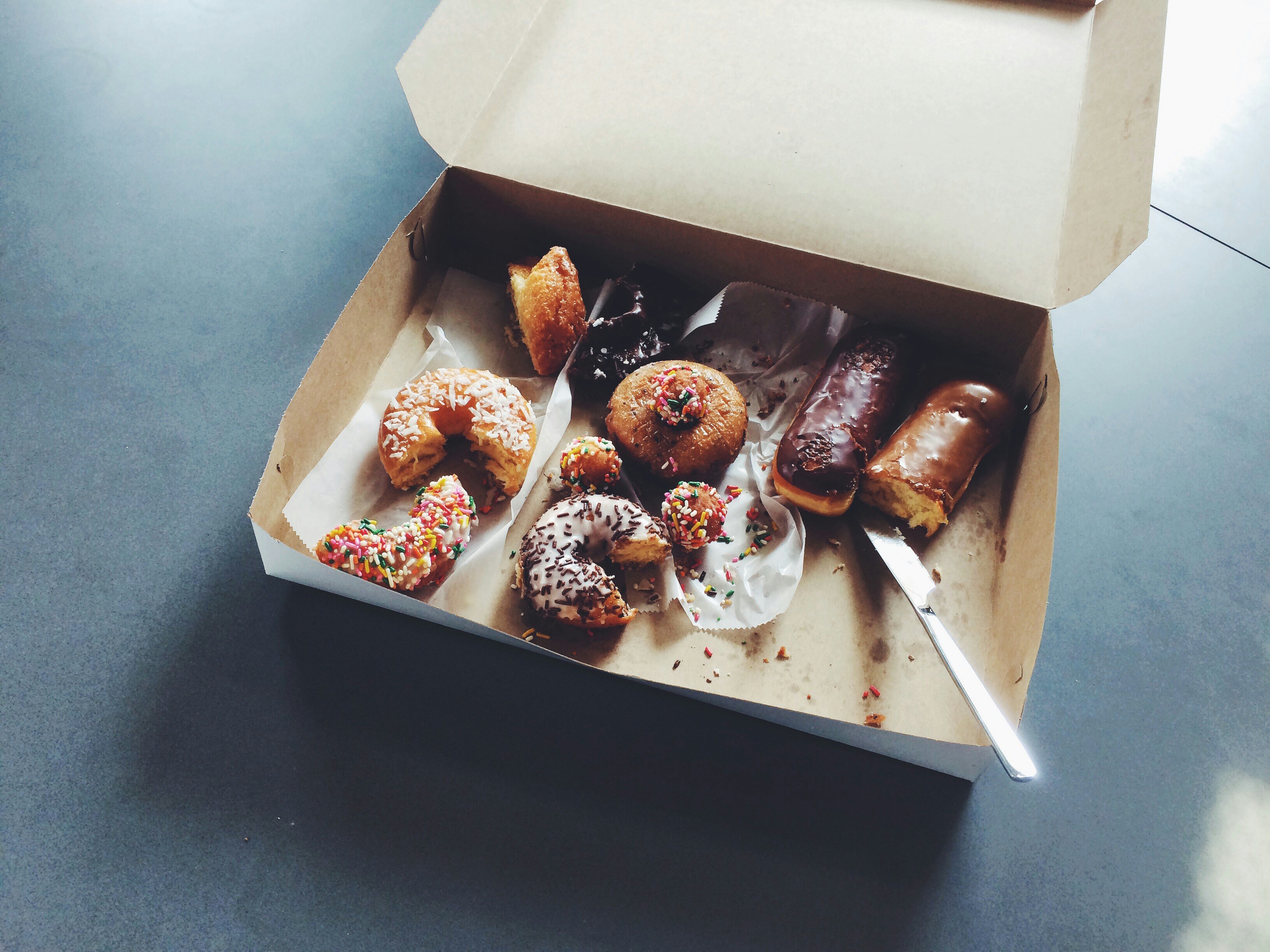 Eine Schachtel mit Donuts | Quelle: Unsplash