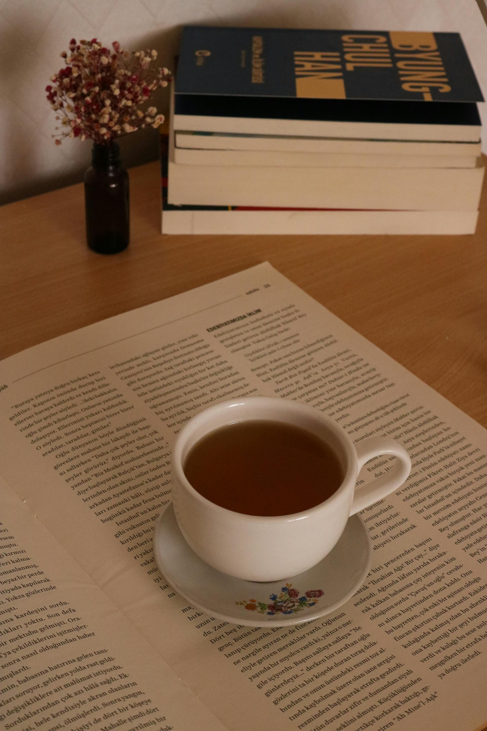 Eine Tasse Tee auf einem Tisch | Quelle: Pexels