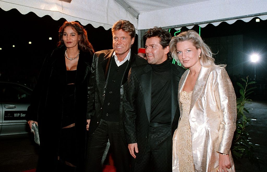 Modern Talking- Dieter Bohlen mit;Lebensgefährtin Nadja ab del Farrag ("Naddel", links) und;Thomas Anders mit neuer Lebensgefährtin;Claudia,"Bambi- Verleihung", Zentrum für;Kunst und Medientechnologie, Karlsruhe | Quelle: Getty Images