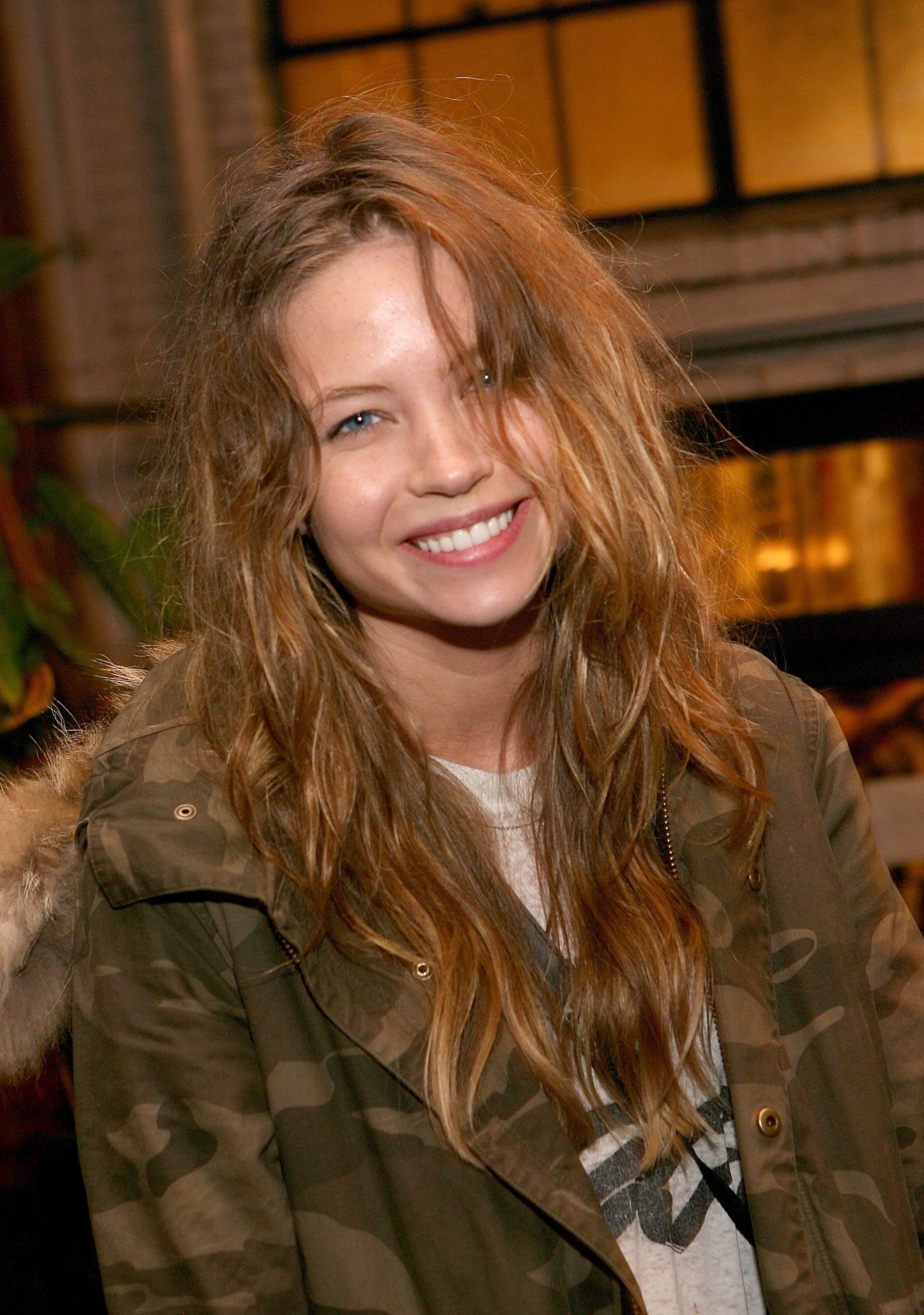 Daveigh Chase nimmt an der von Klipsch gesponserten Vernissage der „Community Service Art“ in Los Angeles teil – Jahre bevor ihre Angehörigen einen Privatdetektiv beauftragten, um sie aufzuspüren und ihr eine Behandlung zu ermöglichen | Quelle: Getty Images