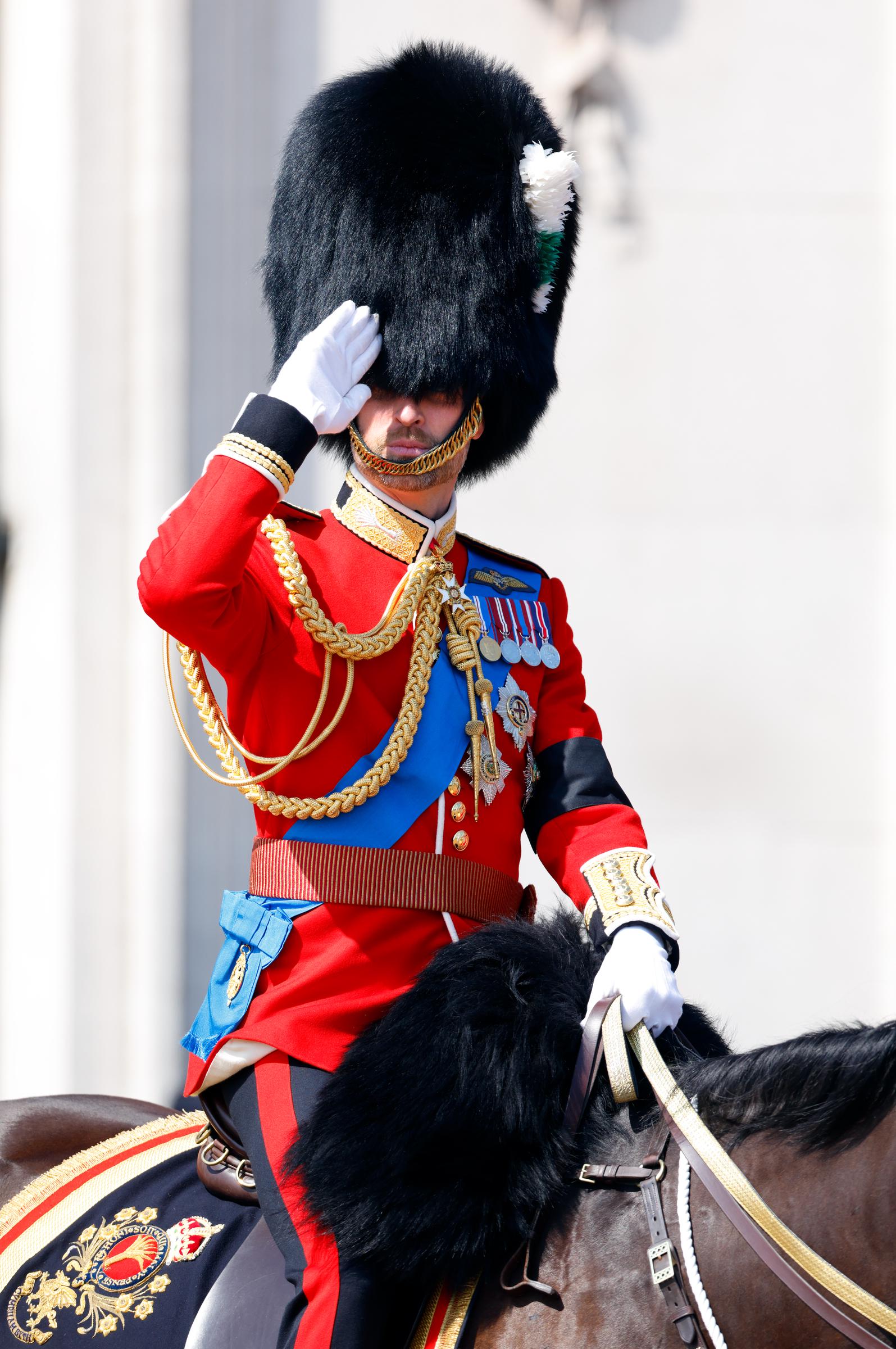 Prinz William verlässt den Buckingham Palace auf einem Pferd während des Trooping the Colour 2025 in London, England | Quelle: Getty Images