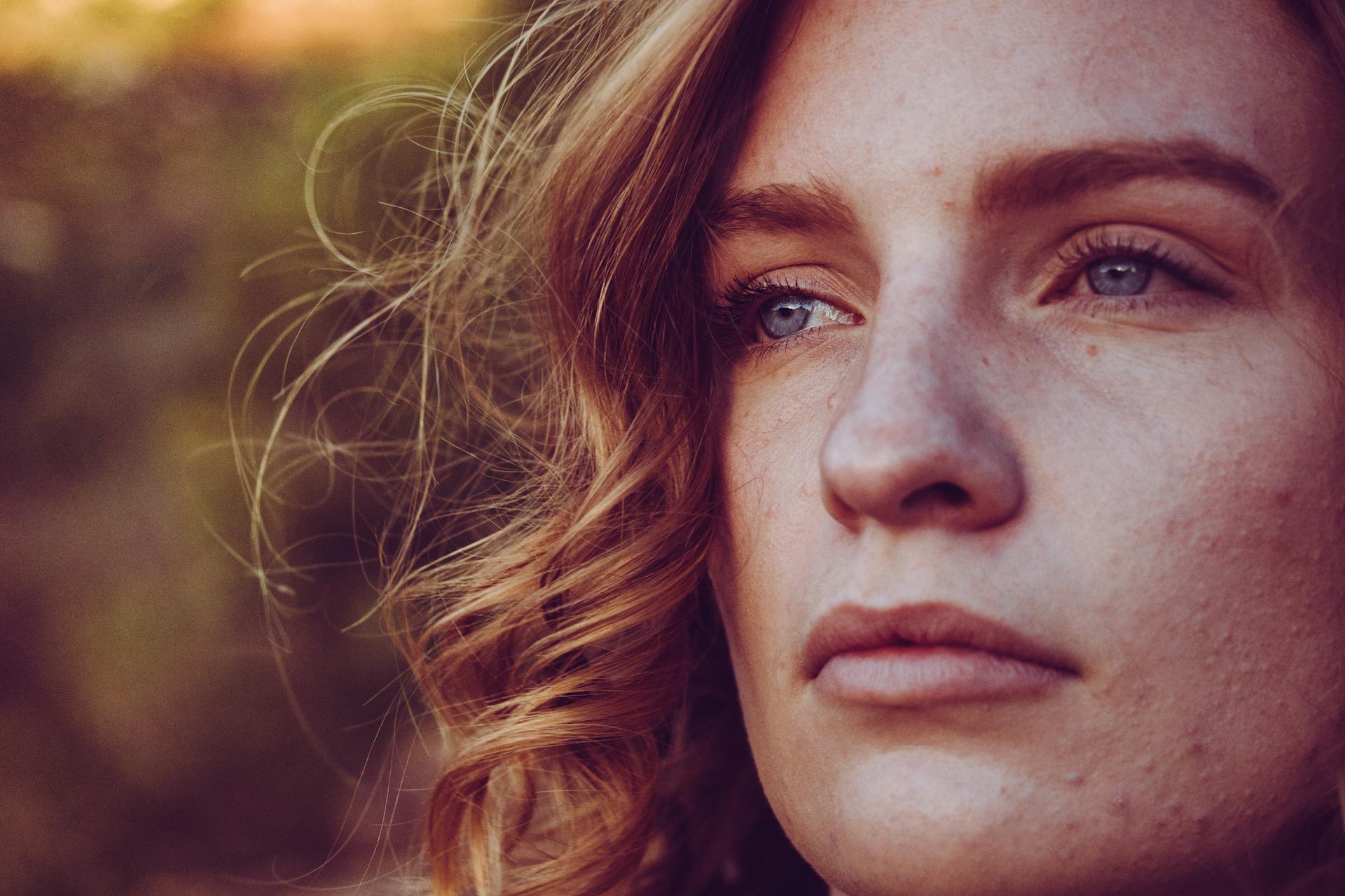 Eine nachdenkliche Frau | Quelle: Pexels