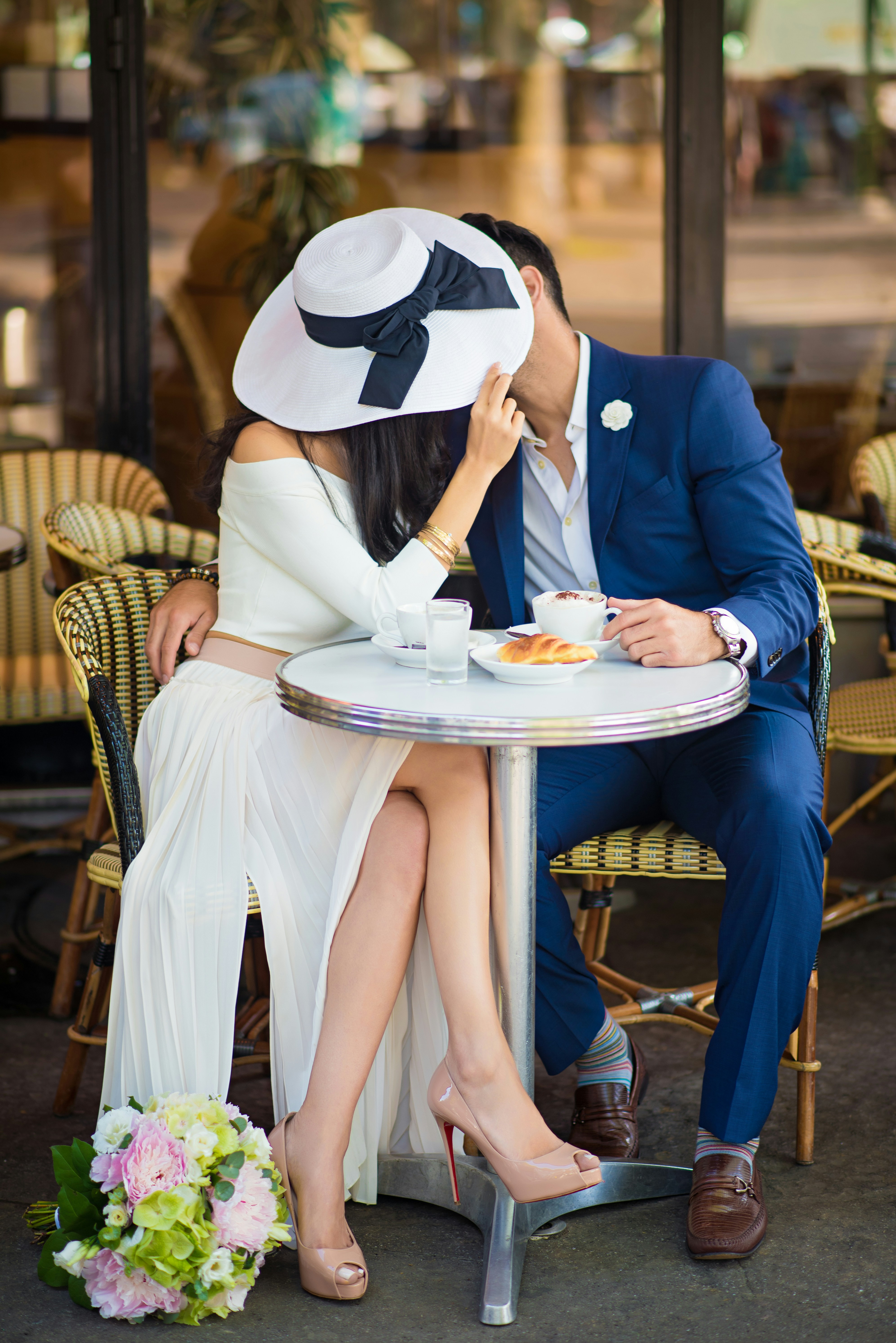 Ein Paar beim Essen in einem Restaurant | Quelle: Unsplash