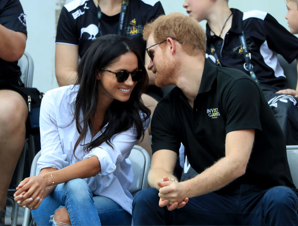 Prinz Harry und Meghan Markle schauen Rollstuhltennis bei den Invictus Games 2017 in Toronto | Quelle: Getty Images