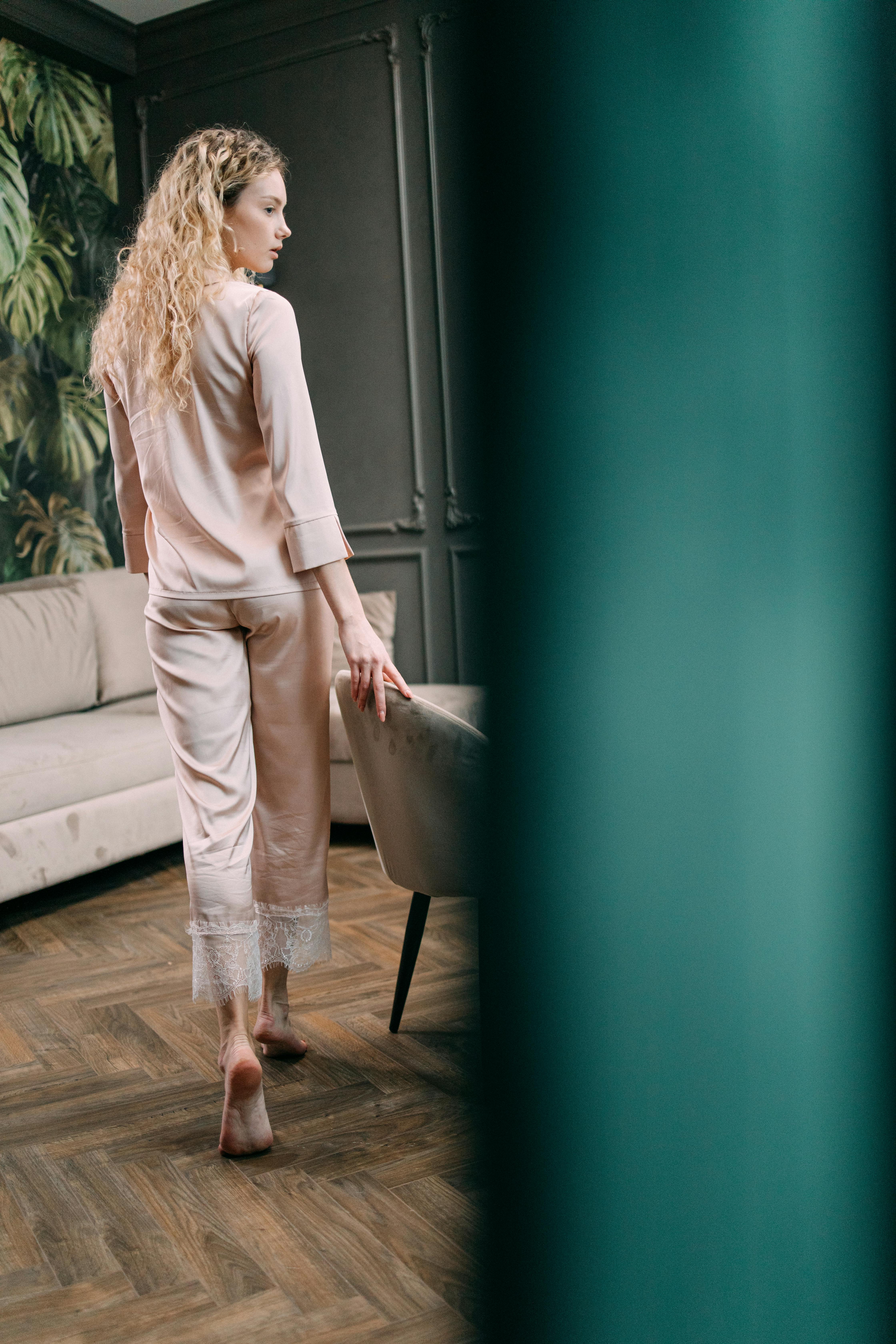 Eine Frau im Pyjama | Quelle: Pexels