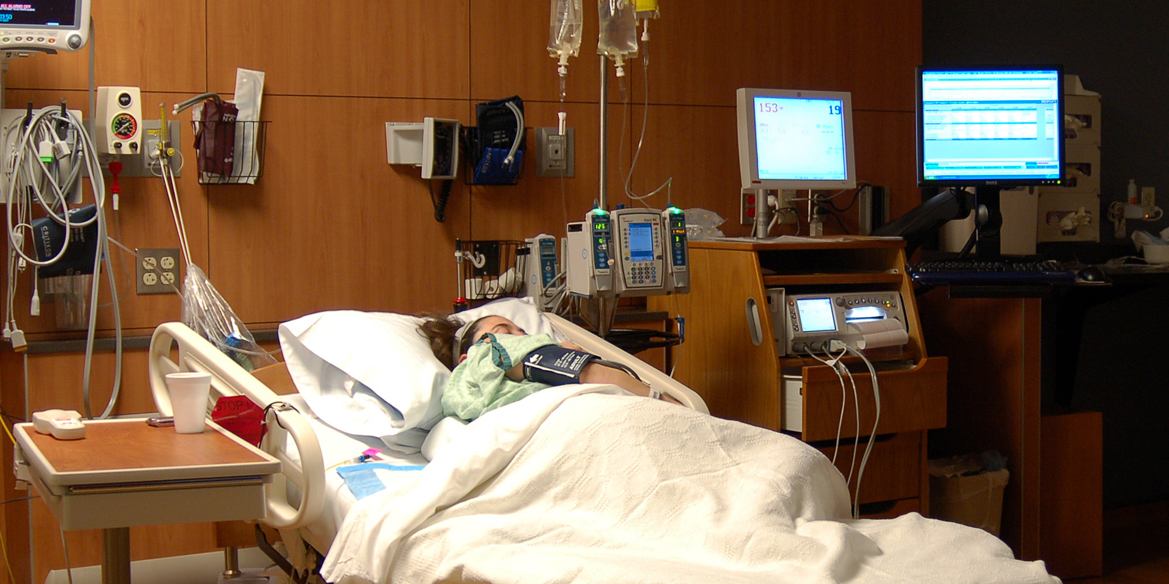 Eine Frau in einer Krankenstation | Quelle: Flickr