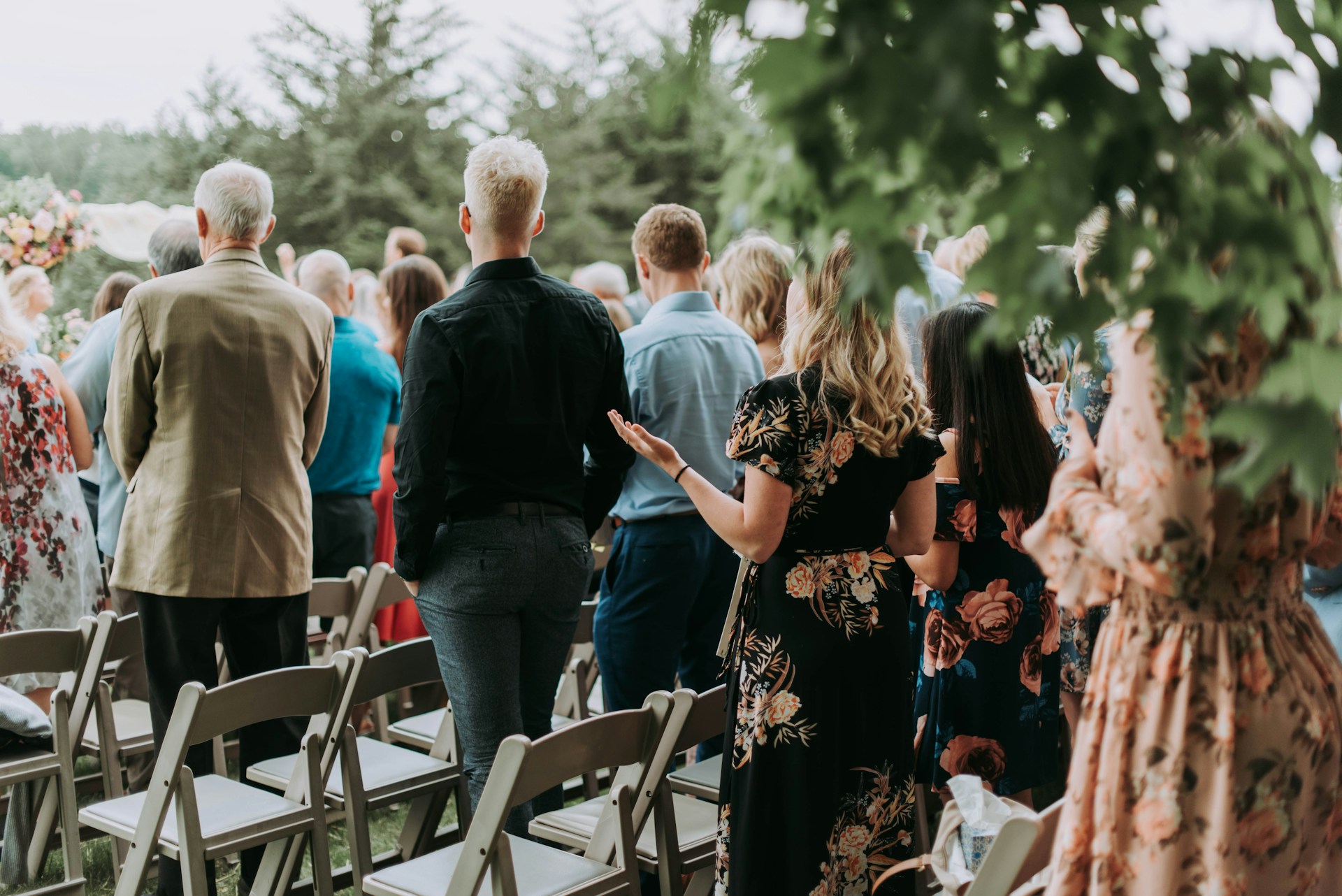 Gäste auf einer Hochzeit | Quelle: Unsplash