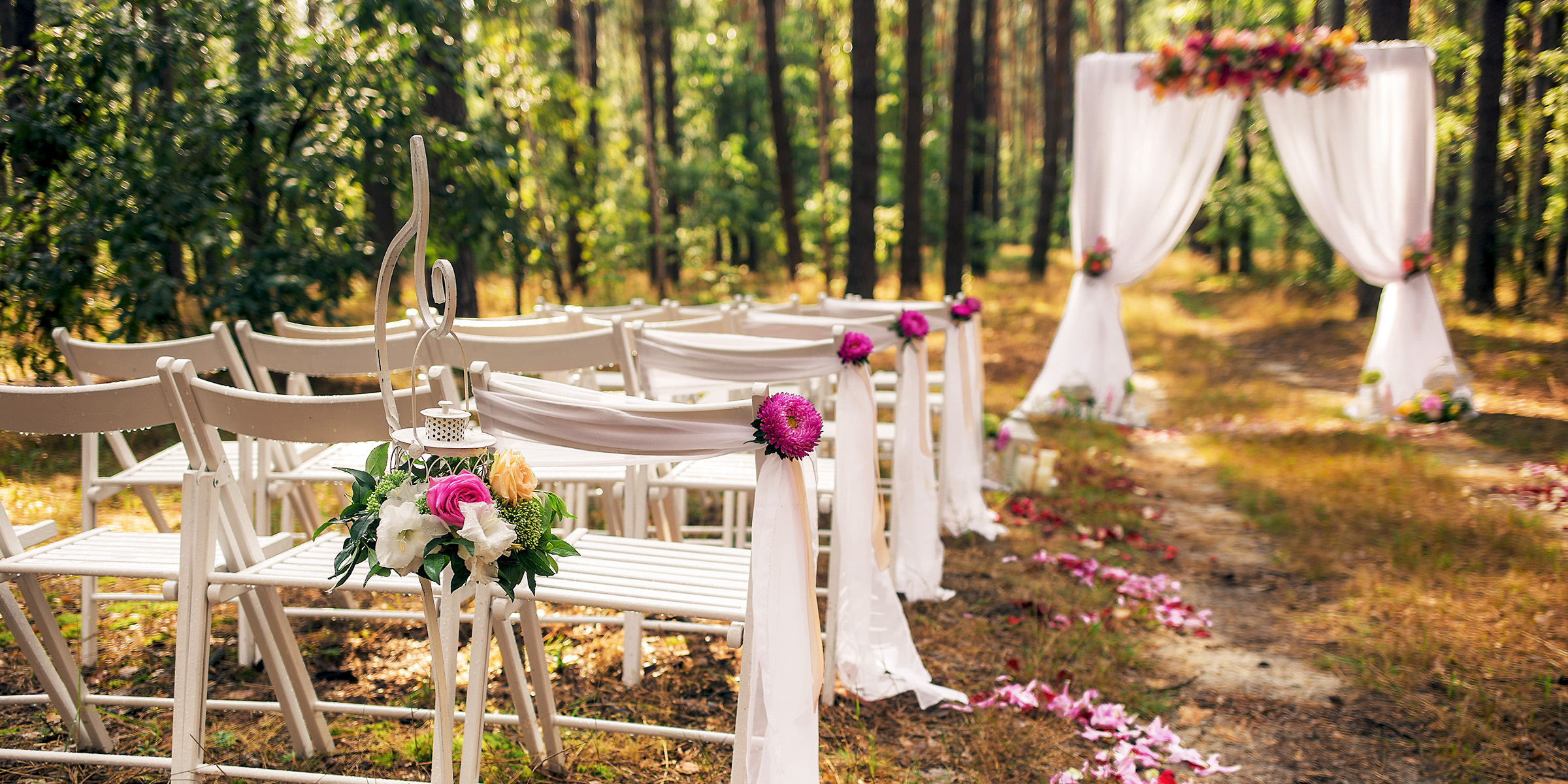 Eine Hochzeit im Freien | Quelle: Shutterstock