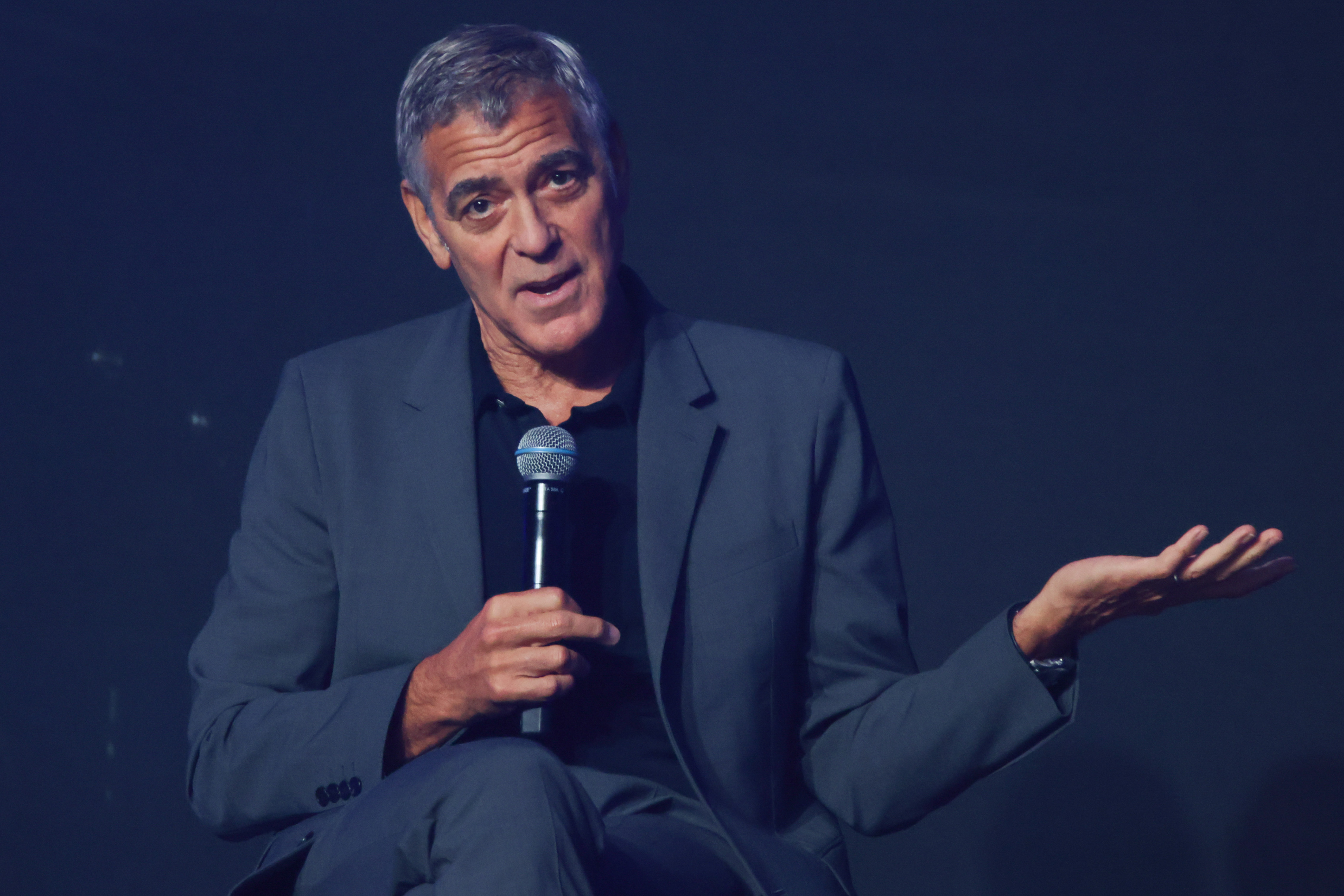 George Clooney hat gesagt, er und Amal hätten sich für ein Leben in Südfrankreich entschieden, damit ihre Kinder fernab vom Rampenlicht Hollywoods aufwachsen können. | Quelle: Getty Images