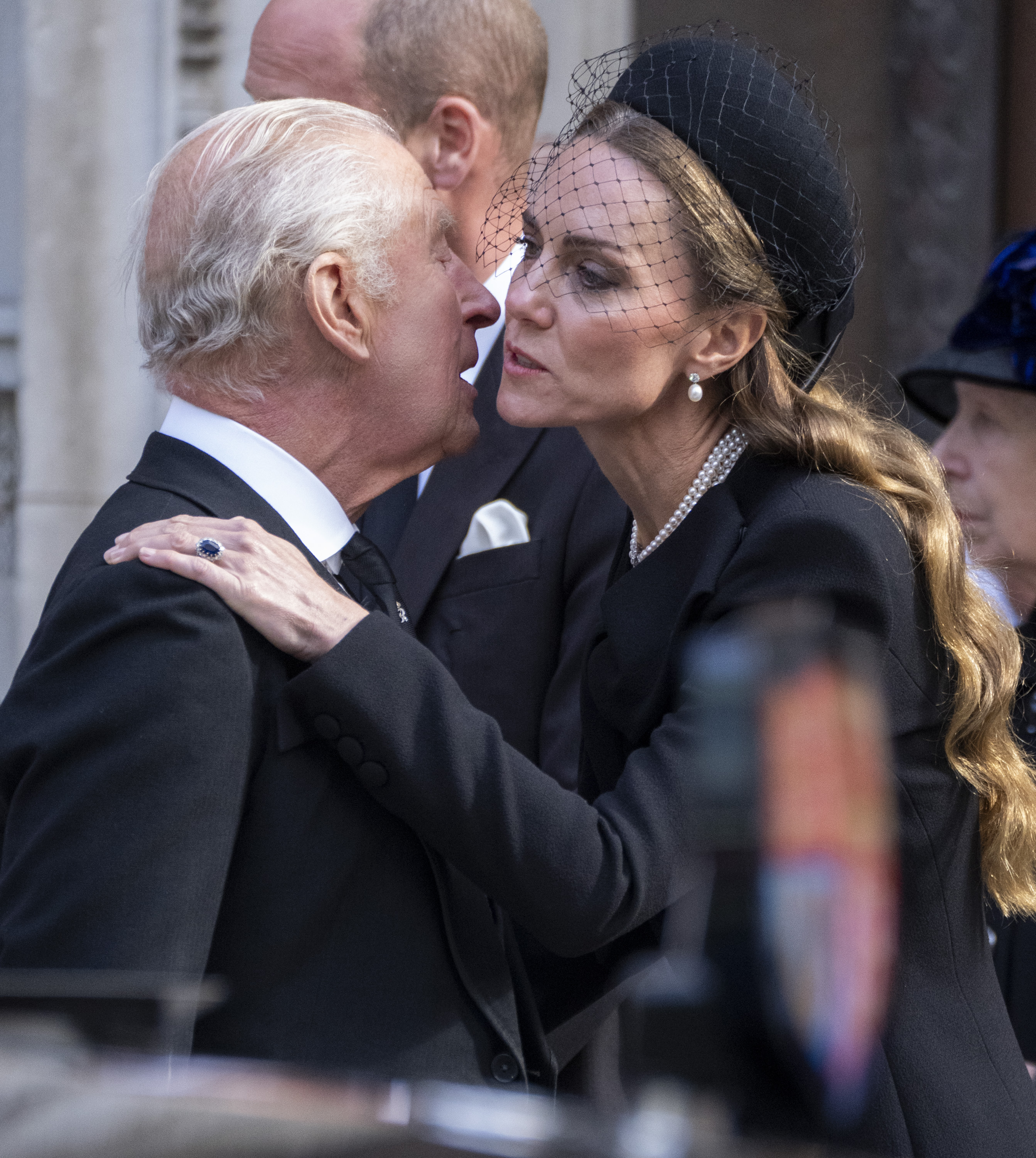 König Charles III. und Catherine, Prinzessin von Wales, nehmen an der Beerdigung von Katharine, Herzogin von Kent, in der Westminster Cathedral am 16. September 2025 in London, England, teil. | Quelle: Getty Images