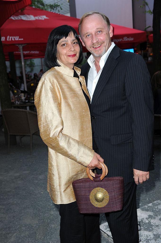 Der Schauspieler Alexander Held und seine Frau Patricia bei der Deutschlandpremiere von „Bavaria“ im Mathäser Filmpalast am 19. Juli 2012 in München. | Quelle: Getty Images