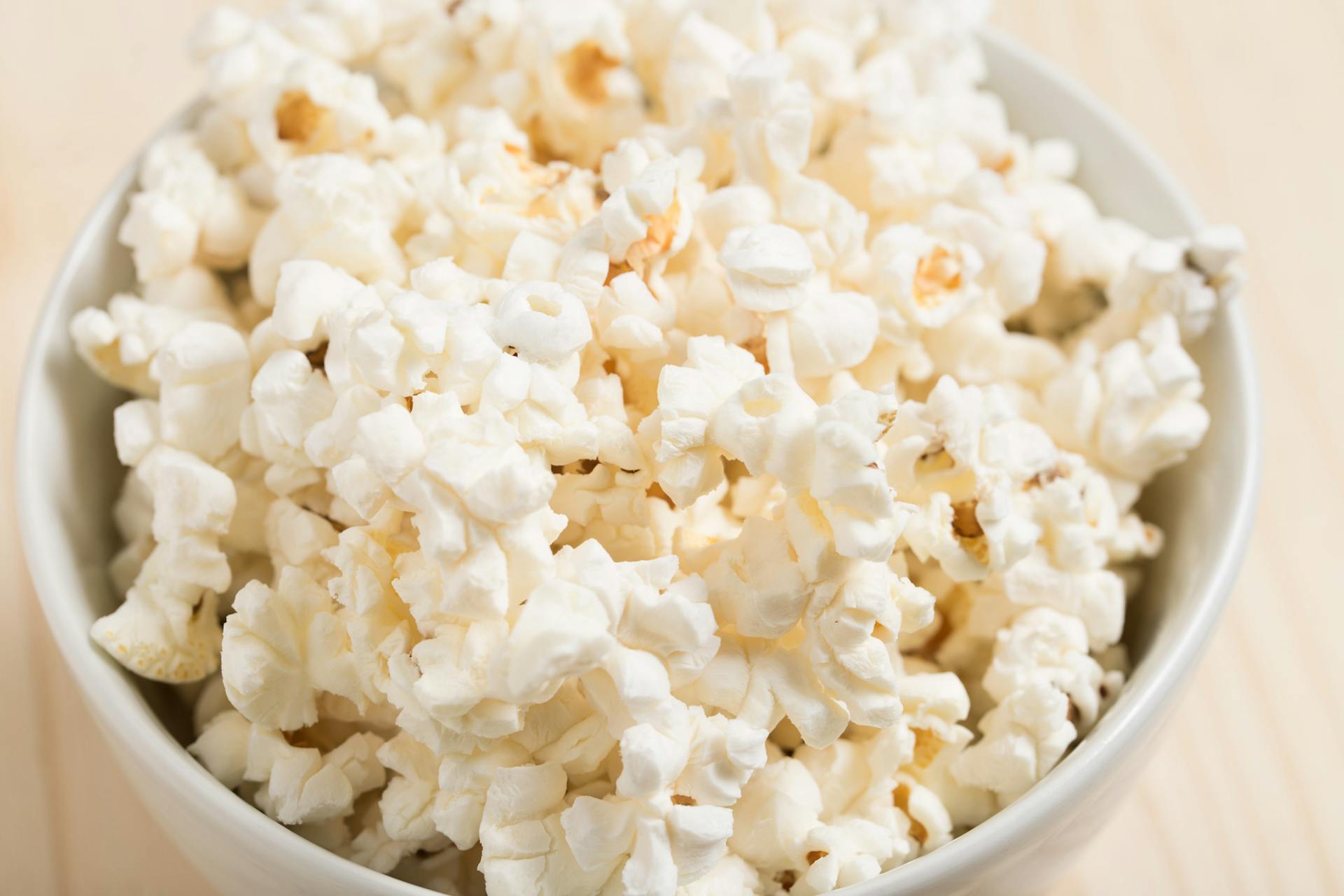 Eine Schale mit Popcorn | Quelle: Pexels
