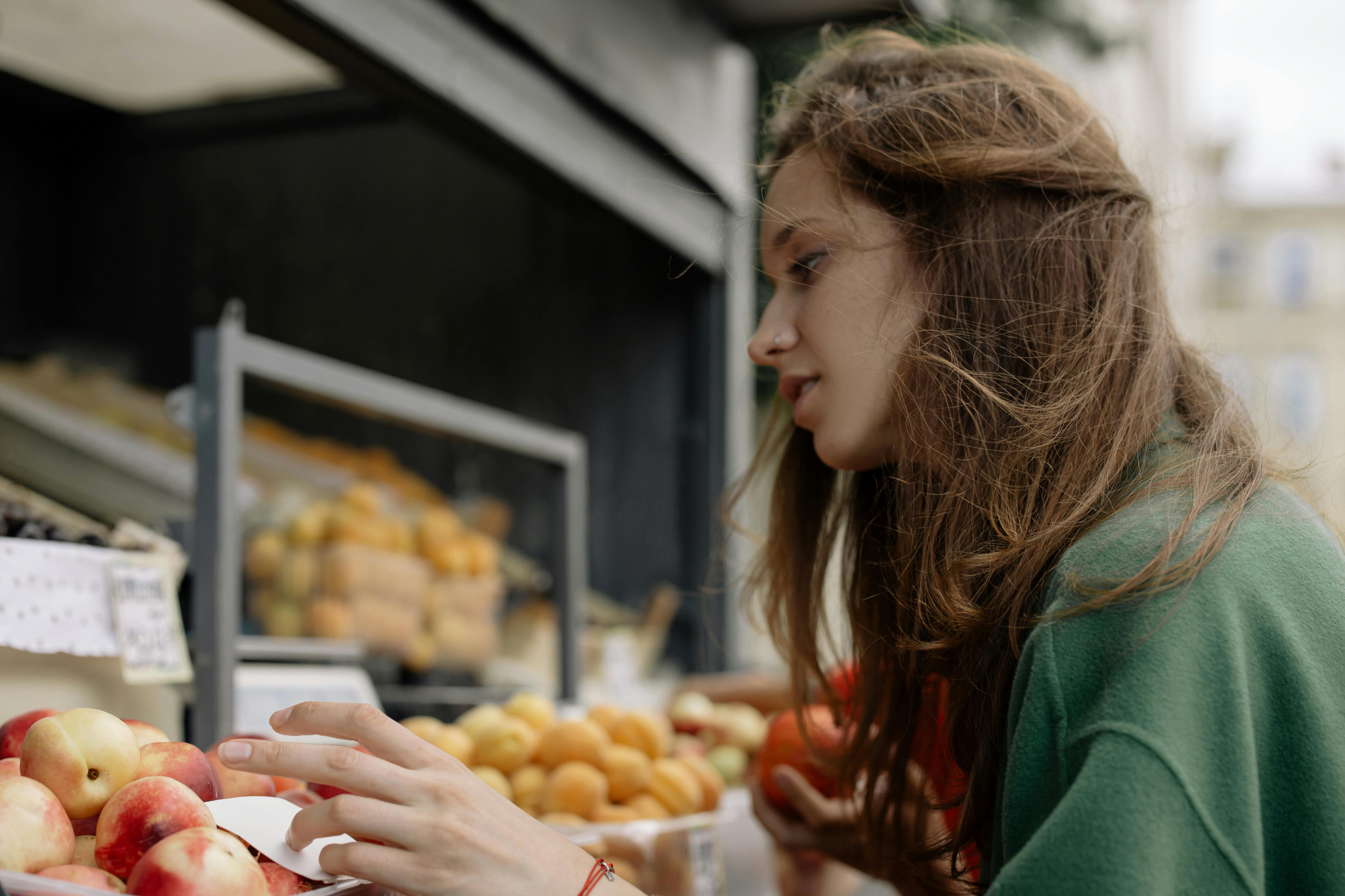 Eine Frau beim Einkaufen | Quelle: Pexels