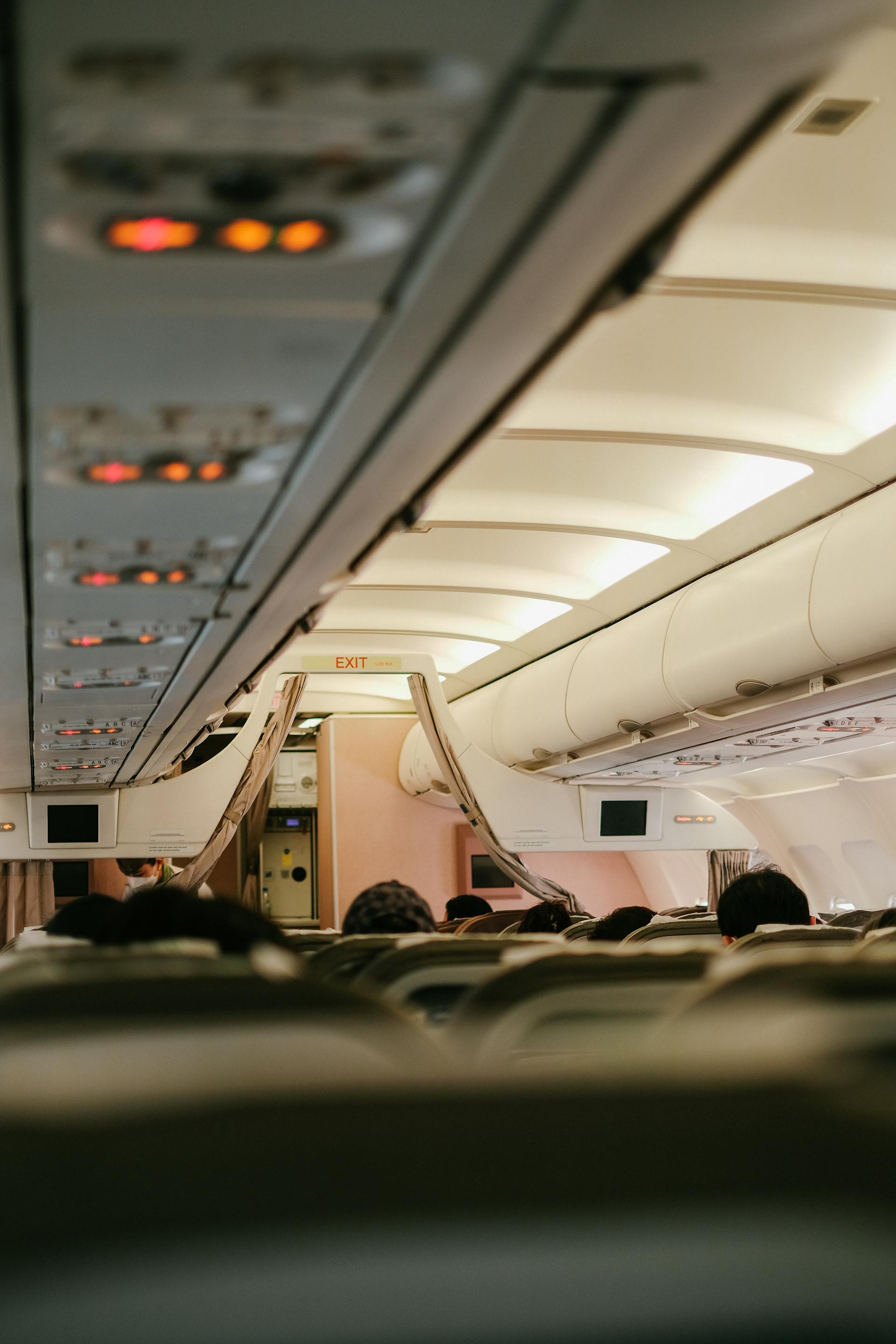 Das Innere eines Flugzeugs | Quelle: Pexels