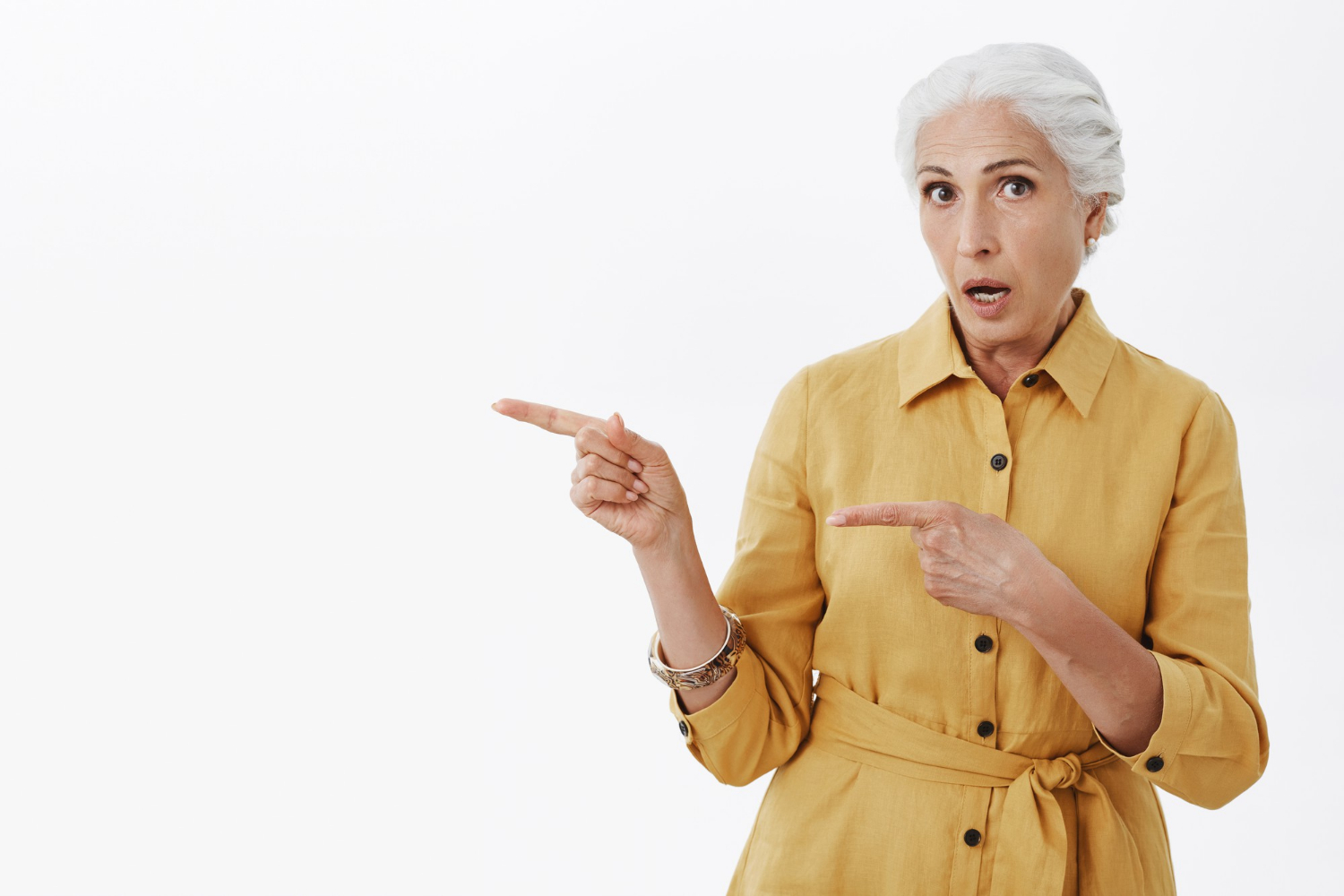Eine frustrierte ältere Frau | Quelle: Freepik