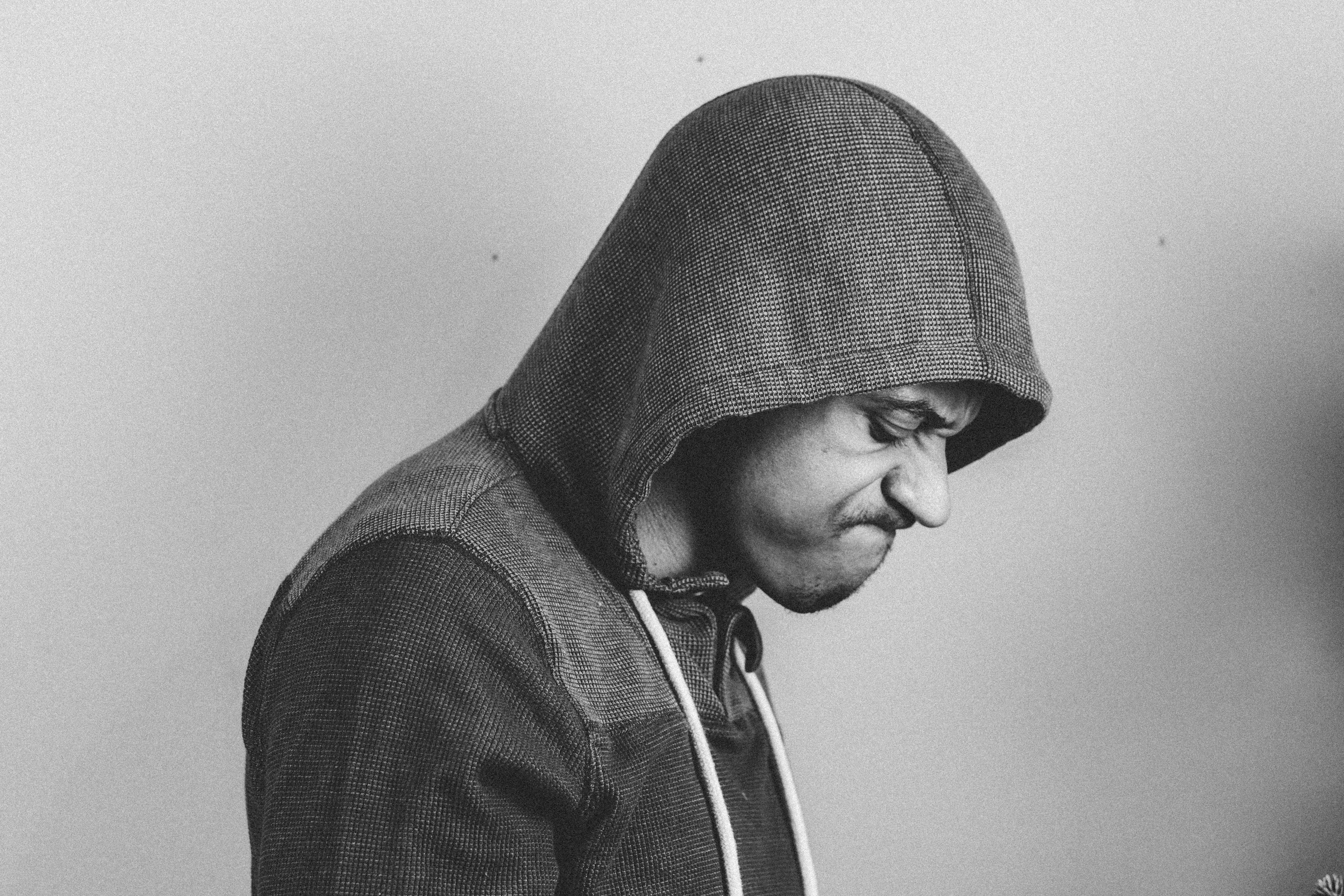 Ein Seitenprofil eines wütenden Mannes | Quelle: Pexels