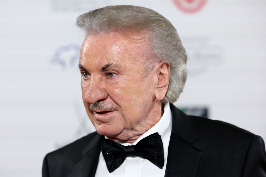 Willi Weber bei seiner Ankunft zum Deutschen Sportpresseball (42. Sportpresseball) in der Alten Oper am 9. November 2024 in Frankfurt am Main, Deutschland | Quelle: Getty Images