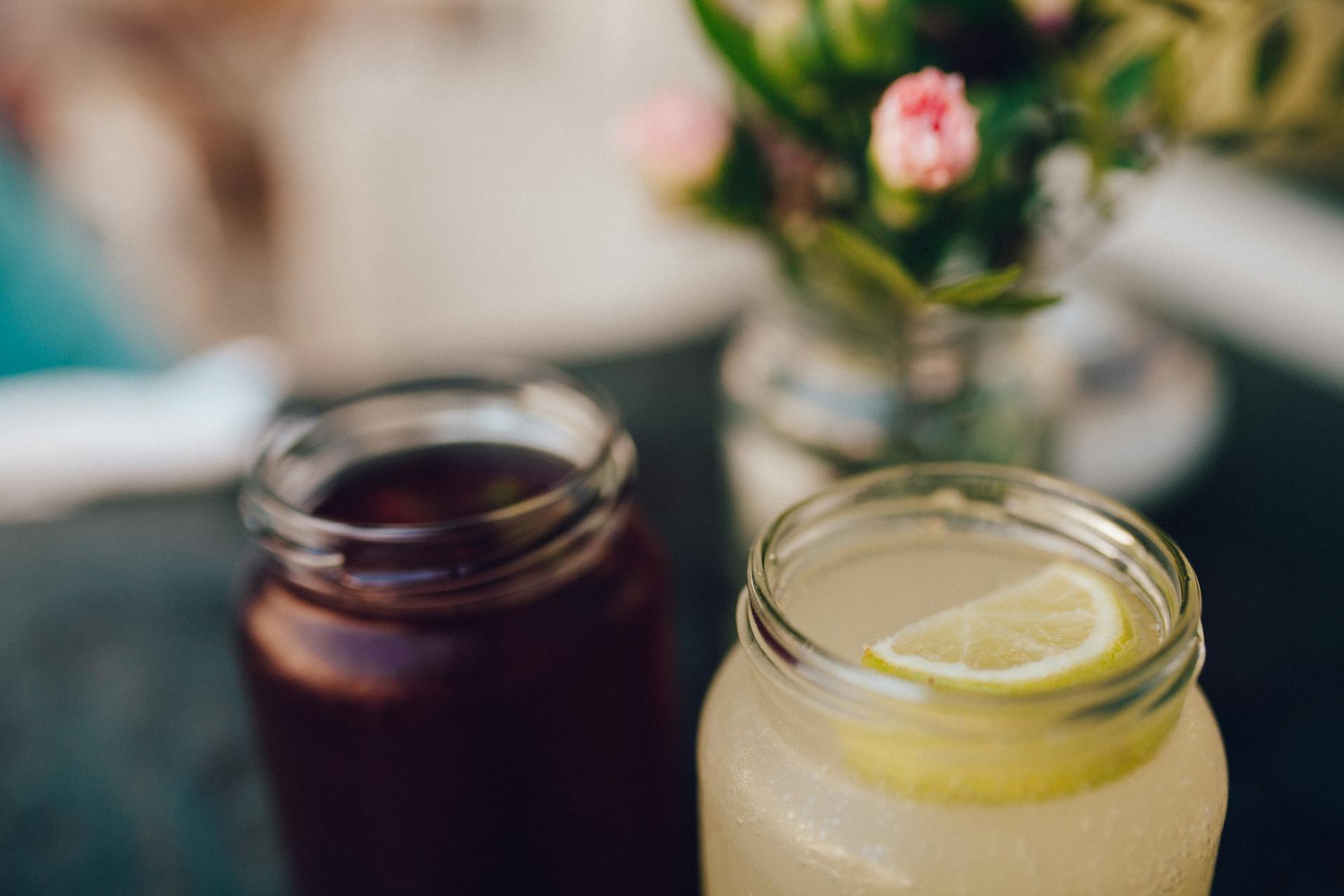Saft in Glasflaschen | Quelle: Pexels